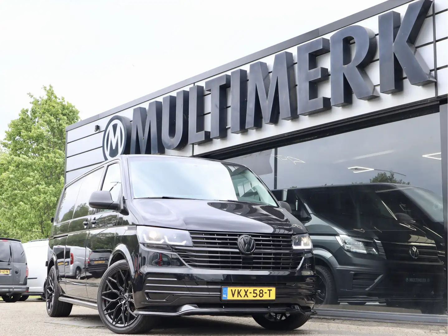 Volkswagen T6.1 Transporter 2.0 TDI 150PK DSG ENKELE CABINE Zwart - 1