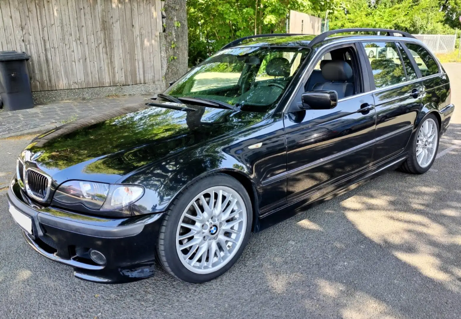 BMW 330 330d Edition Lifestyle (M-Paket) Noir - 1