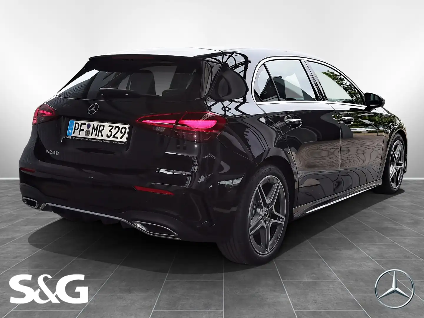 Mercedes-Benz A 200 AMG MBUX+RüKam+M-LED+Pano+Totwink+Smartph+ Schwarz - 2