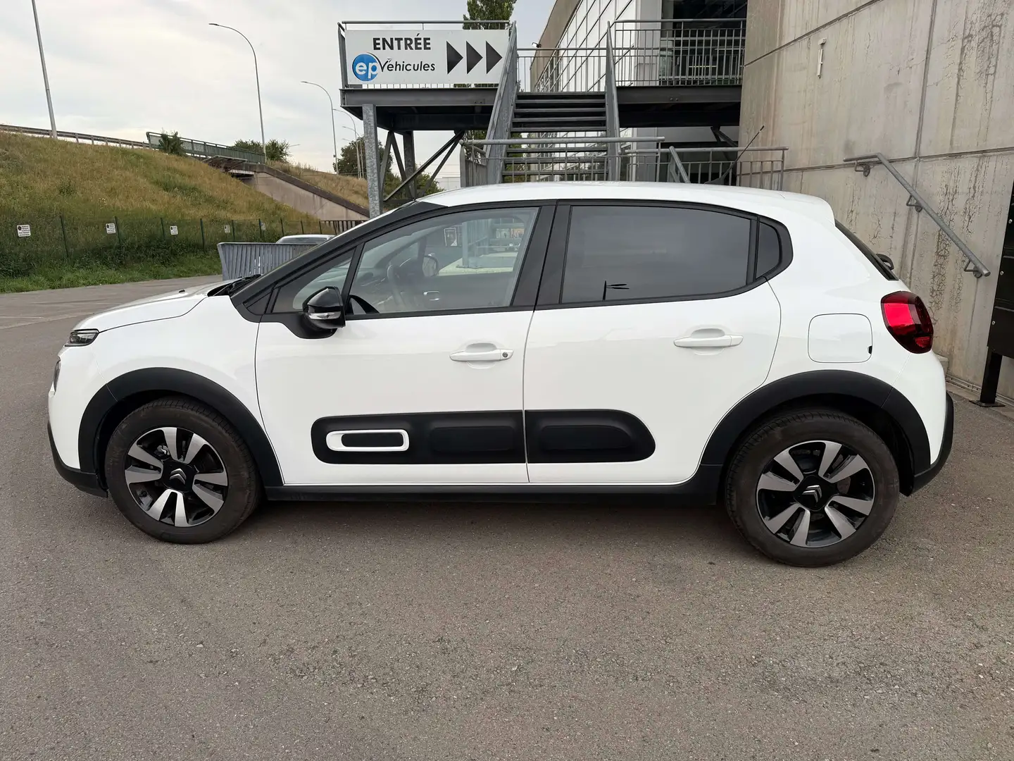 Citroen C3 C3 Pure Tech 83 Shine Weiß - 2