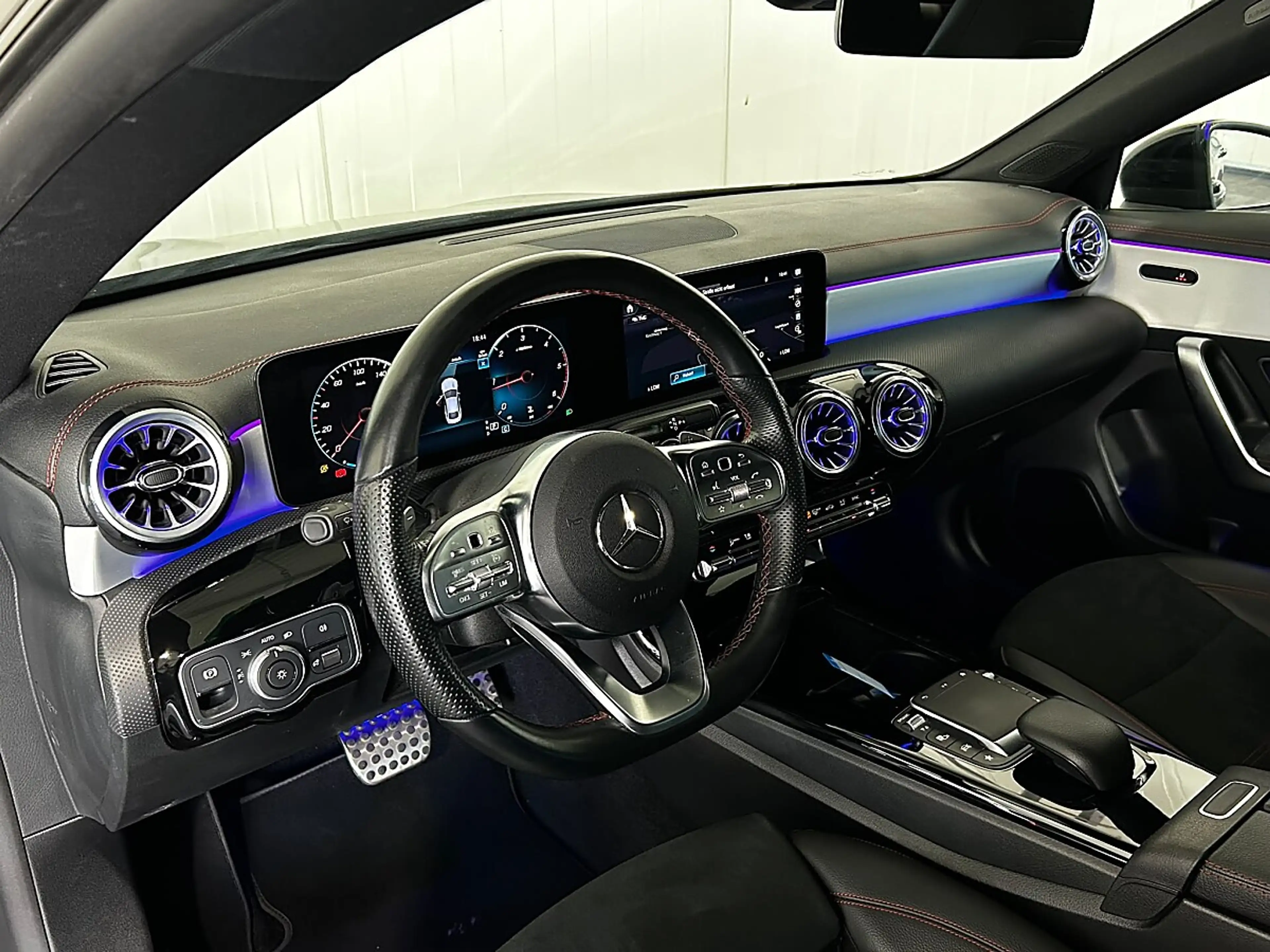 Mercedes-Benz CLA 200 d Aut.//AMG-PAKET//AMBIENTE//SITZHEIZUNG — photo 9