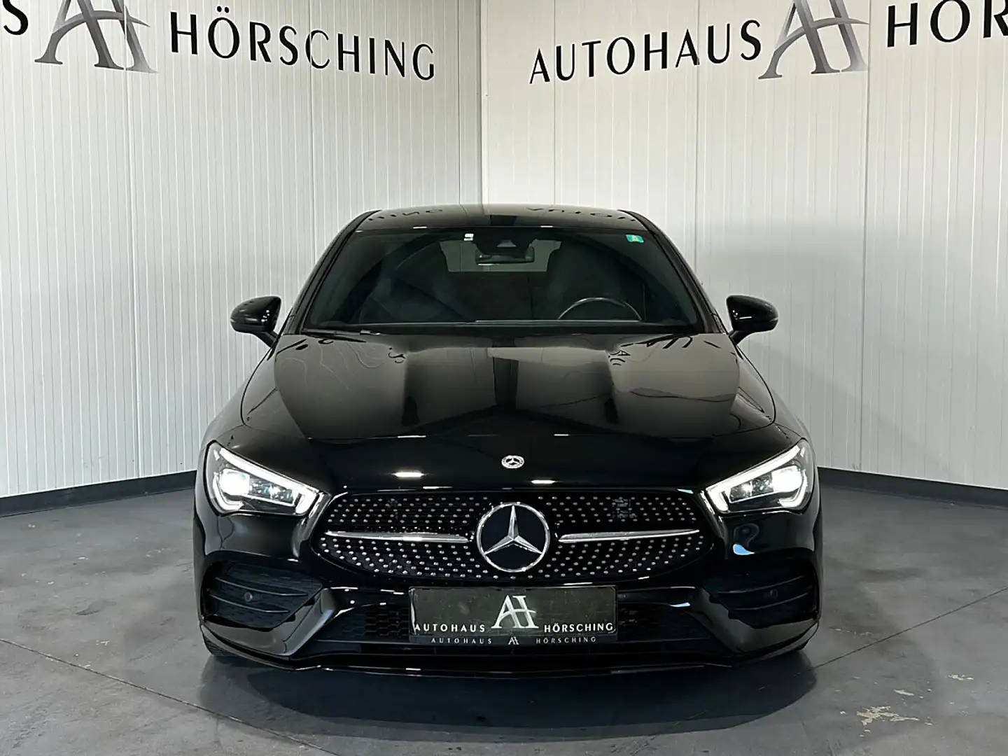 Mercedes-Benz CLA 200 d Aut.//AMG-PAKET//AMBIENTE//SITZHEIZUNG Schwarz - 2