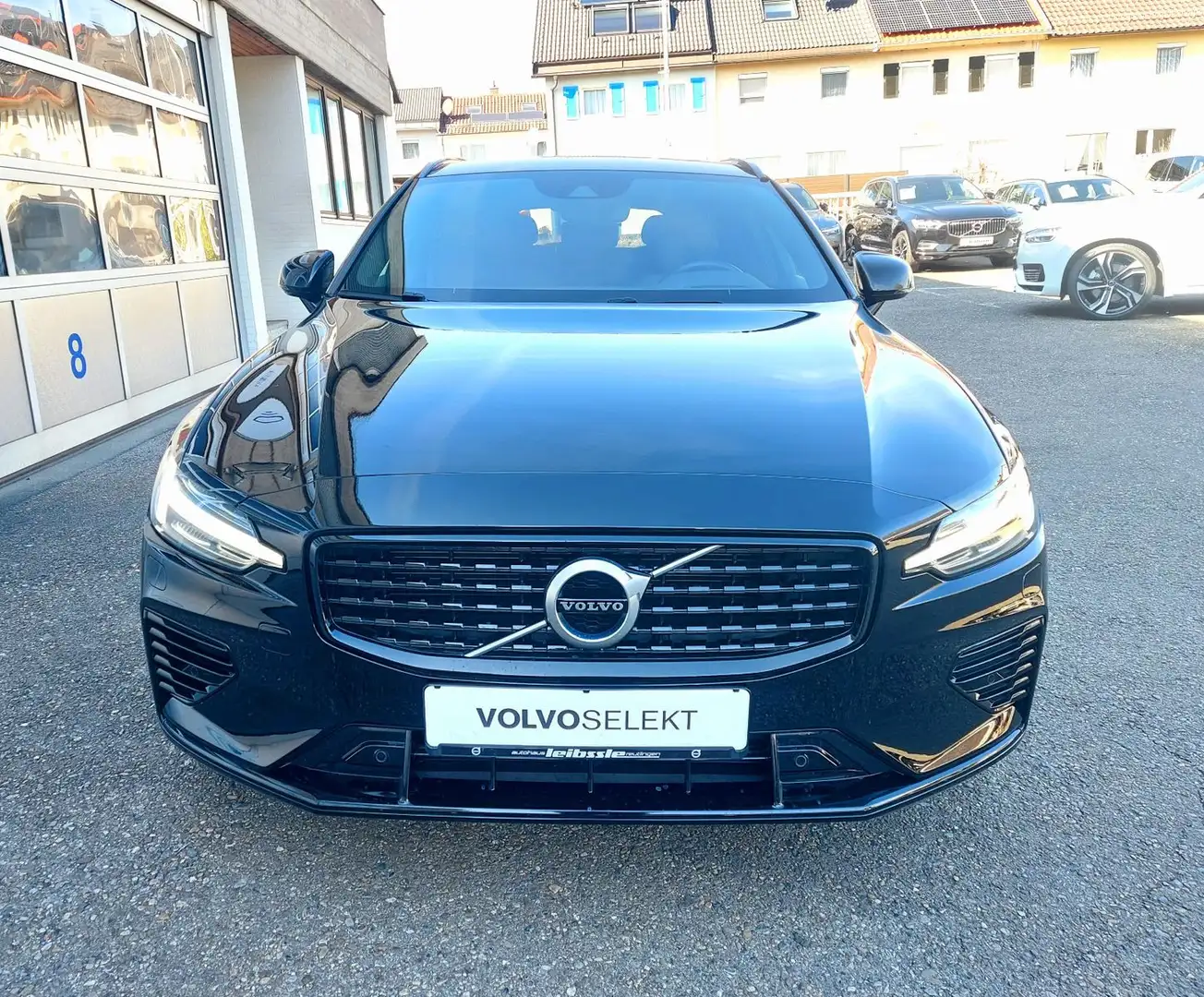 Volvo V60 T8 R-Design Plug-In Hybrid AWD Schwarz - 2