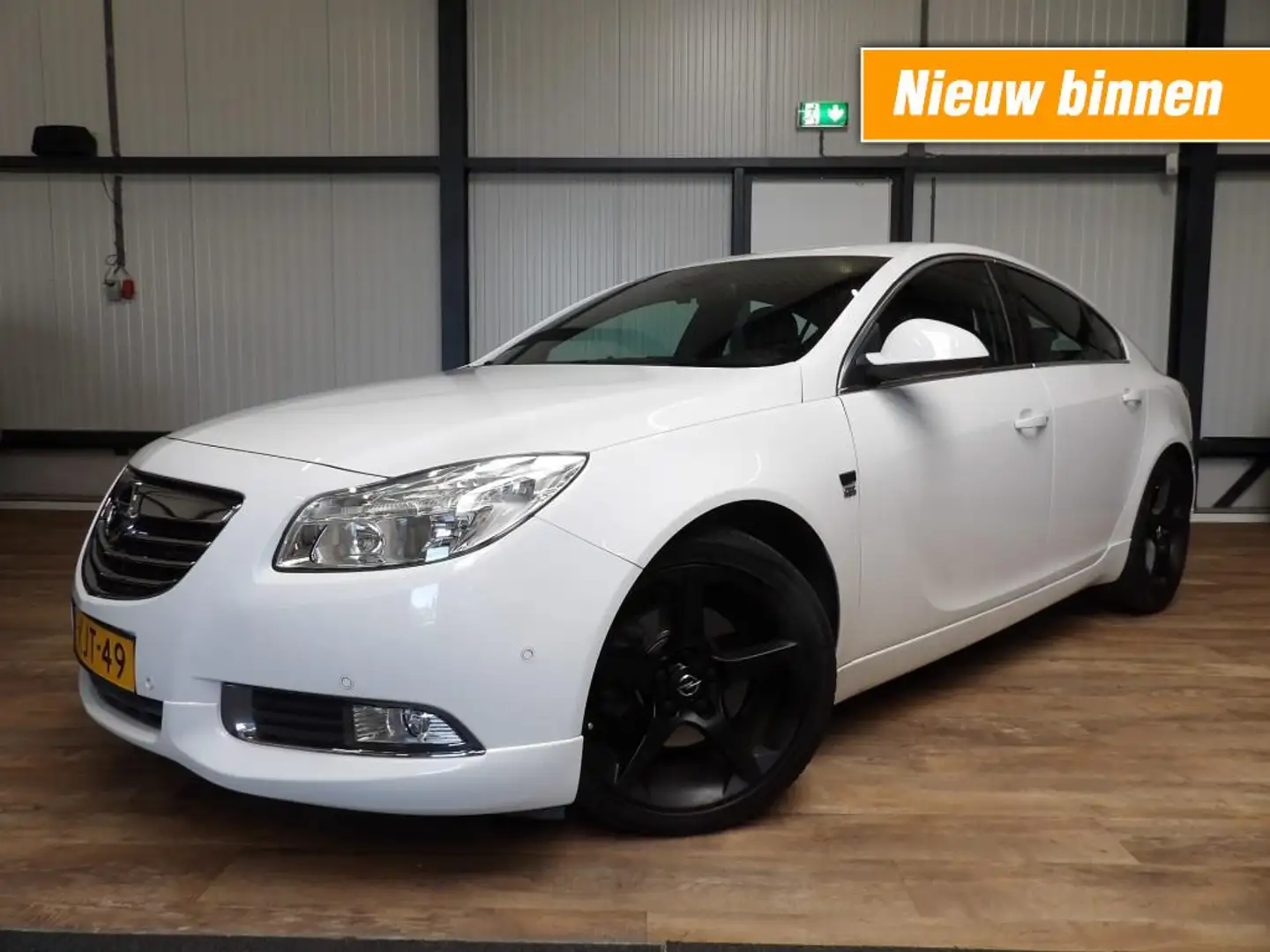 Opel Insignia 1.6 sport - carplay - camera - ecc - trekhaak Wit - 1