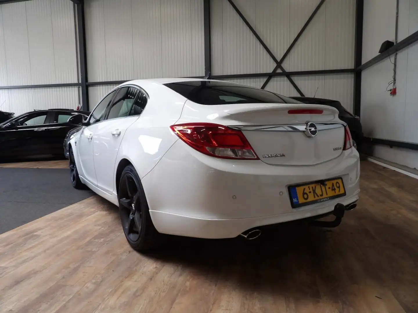 Opel Insignia 1.6 sport - carplay - camera - ecc - trekhaak Wit - 2