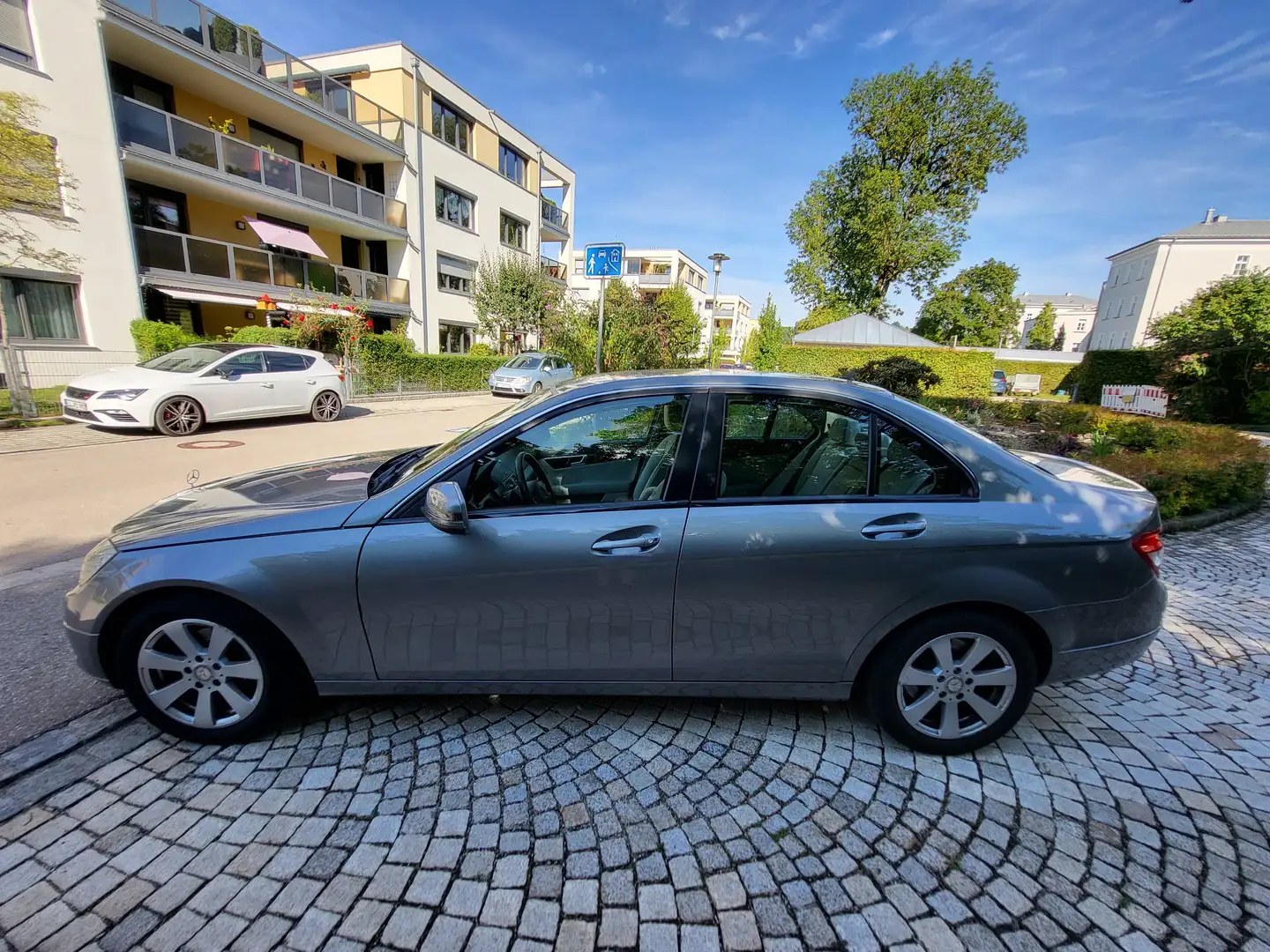 Mercedes-Benz C 220 C 220 CDI Automatik BlueEFFICIENCY Special Edition Grau - 2