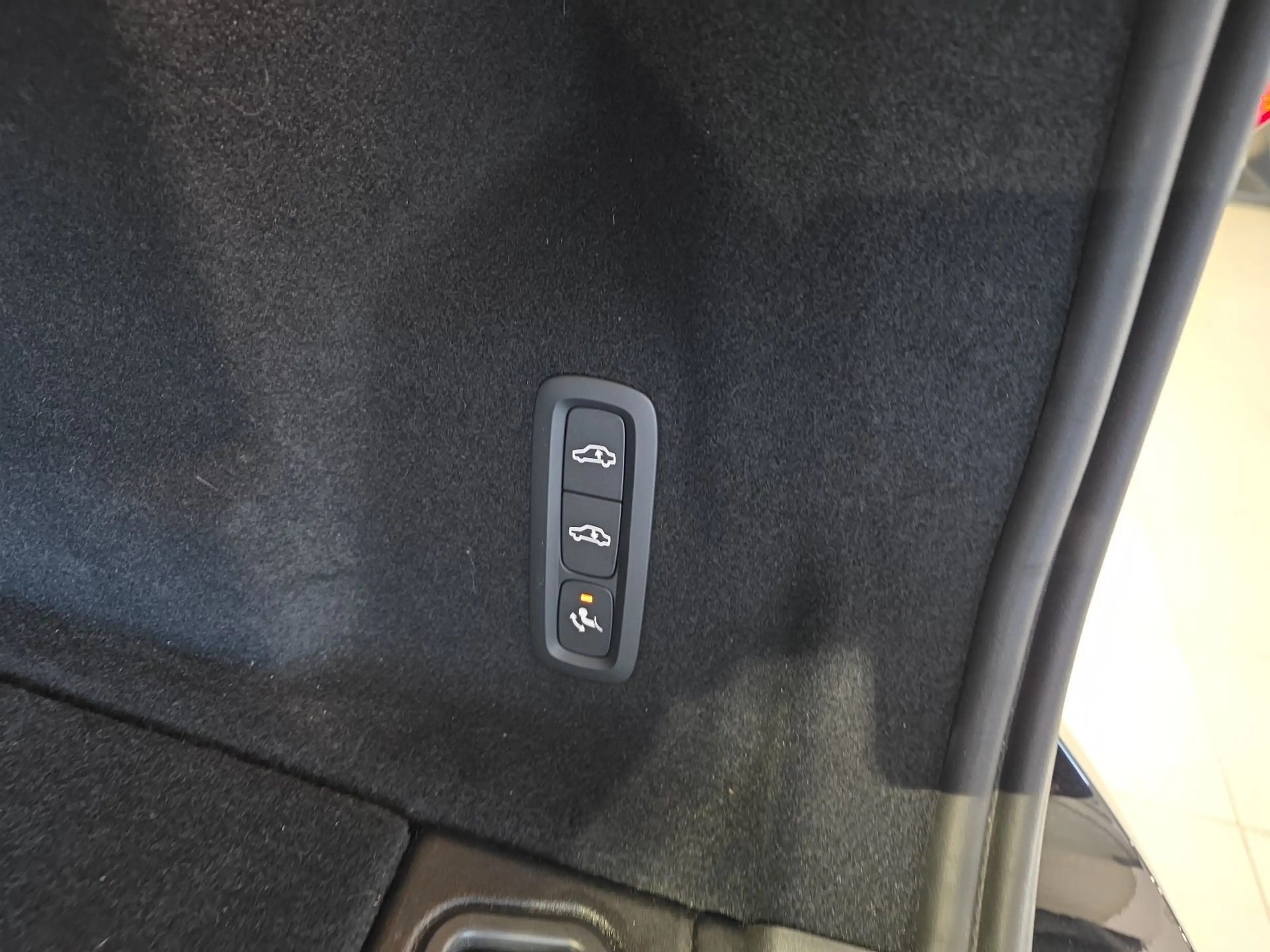 Volvo XC60 B5 Ultra Dark AWD ACC BLIS FourC AHK 360° — photo 15