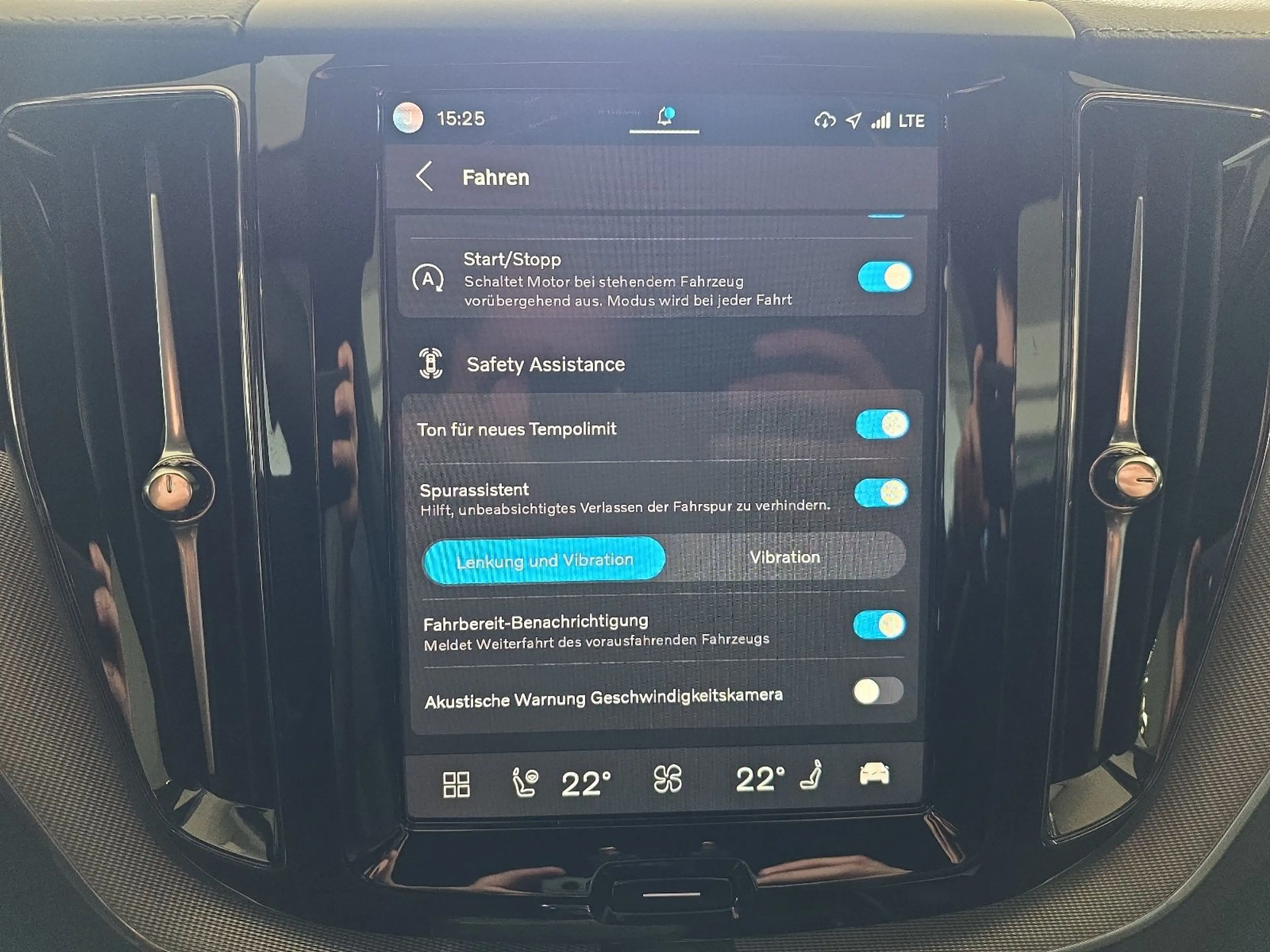 Volvo XC60 B5 Ultra Dark AWD ACC BLIS FourC AHK 360° — photo 33