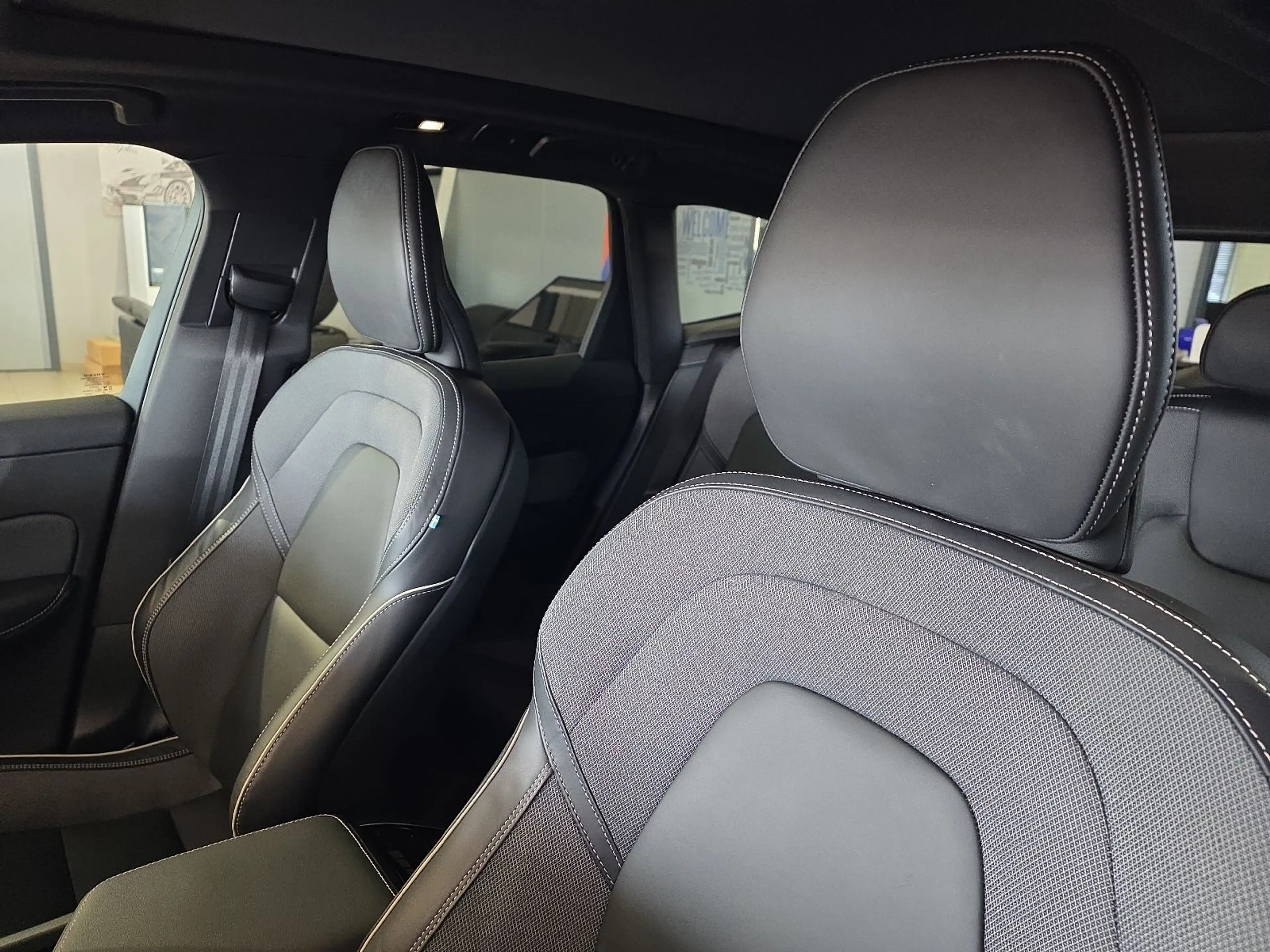 Volvo XC60 B5 Ultra Dark AWD ACC BLIS FourC AHK 360° — photo 22