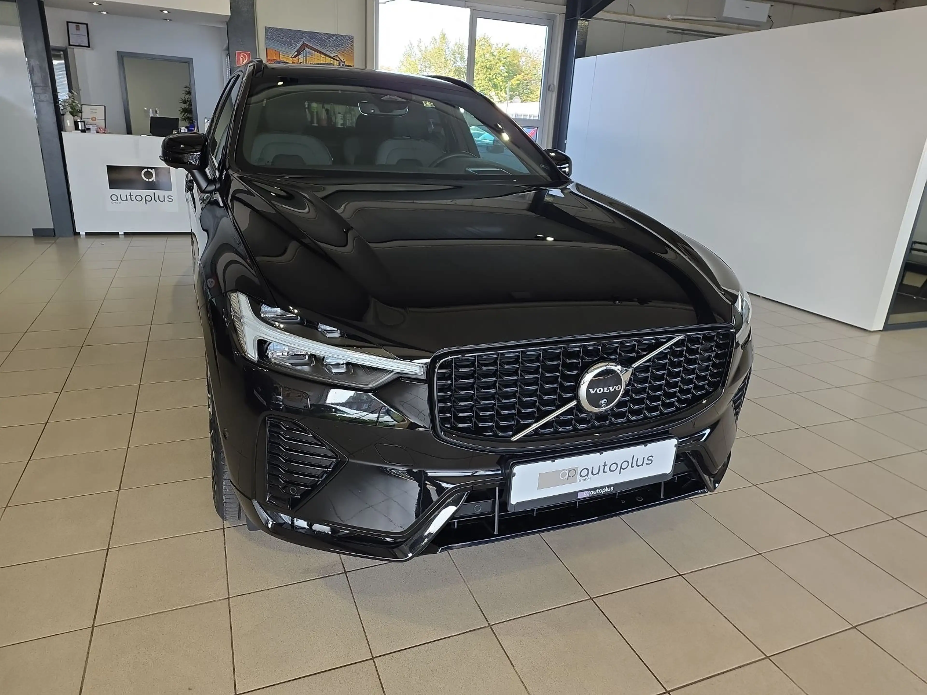 Volvo XC60 B5 Ultra Dark AWD ACC BLIS FourC AHK 360° — photo 4