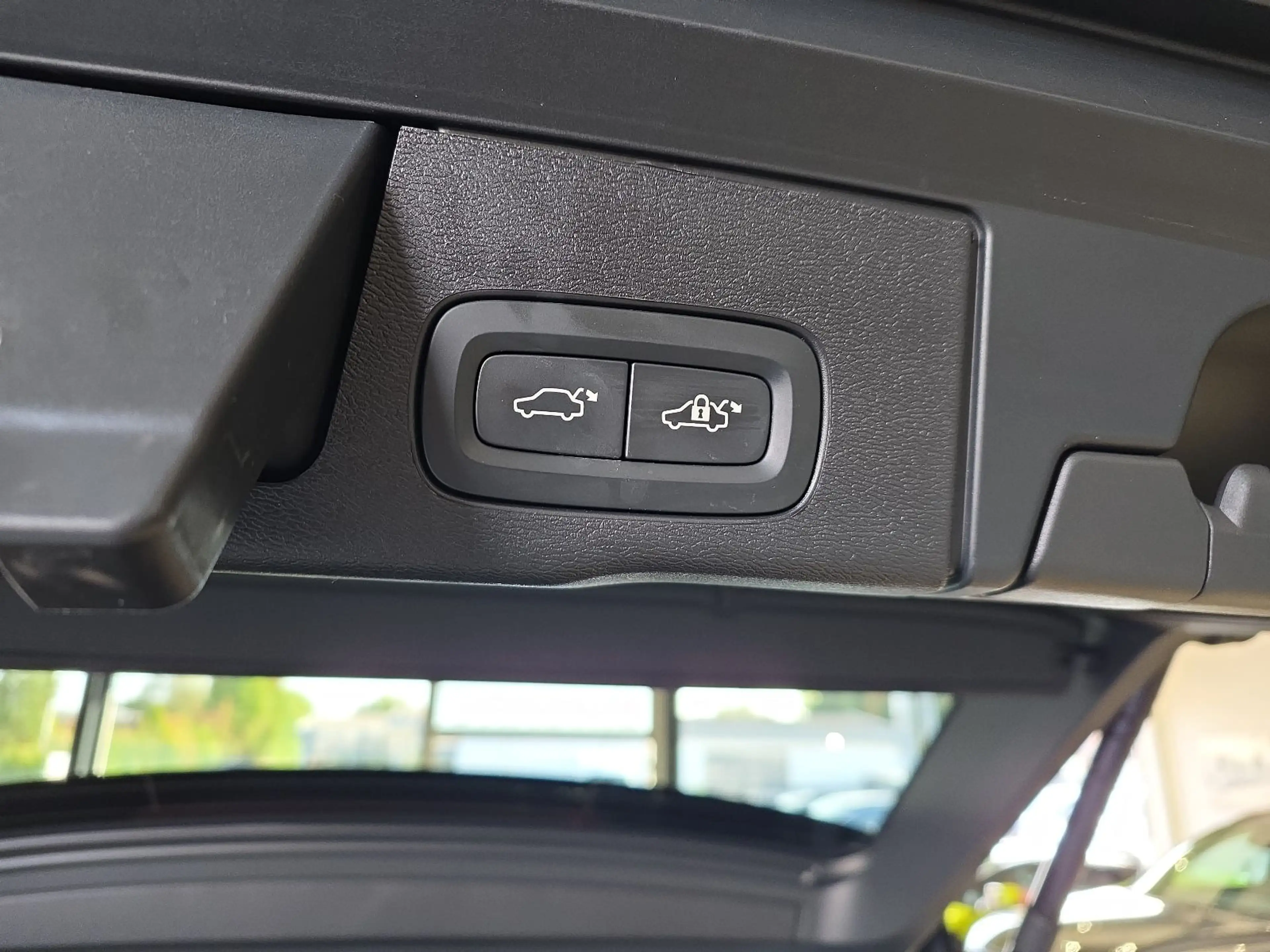 Volvo XC60 B5 Ultra Dark AWD ACC BLIS FourC AHK 360° — photo 16