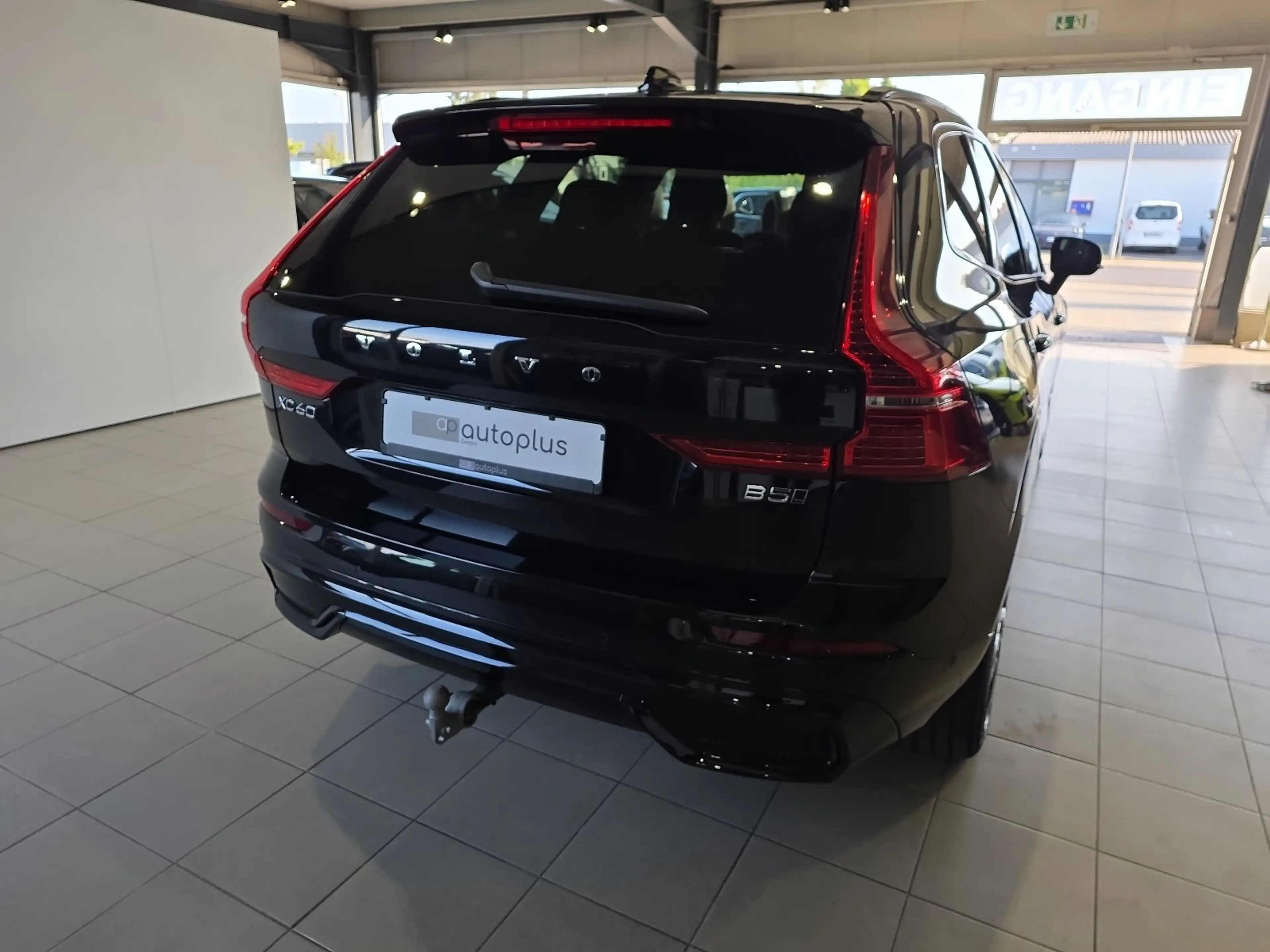 Volvo XC60 B5 Ultra Dark AWD ACC BLIS FourC AHK 360° — photo 7