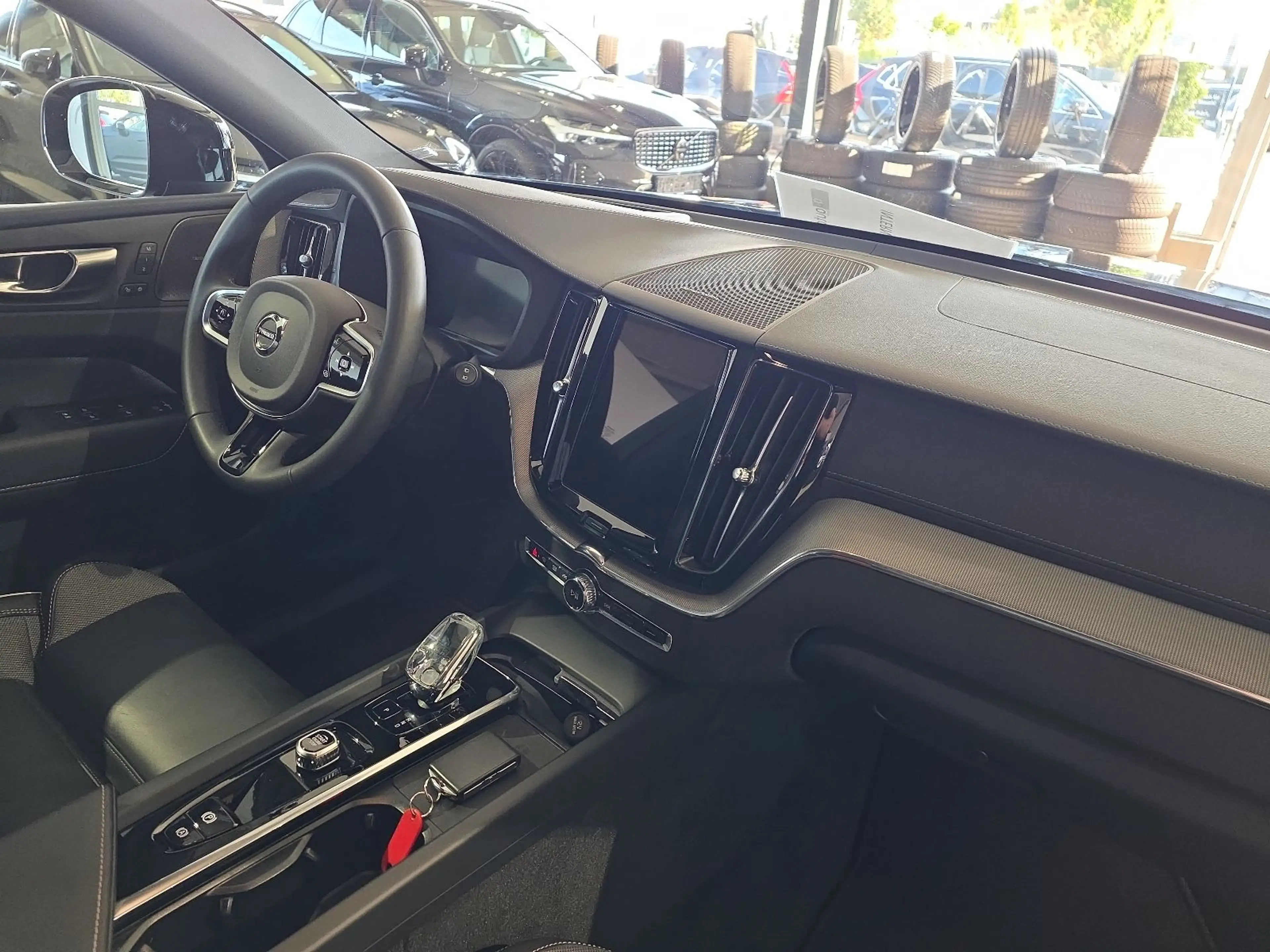 Volvo XC60 B5 Ultra Dark AWD ACC BLIS FourC AHK 360° — photo 12