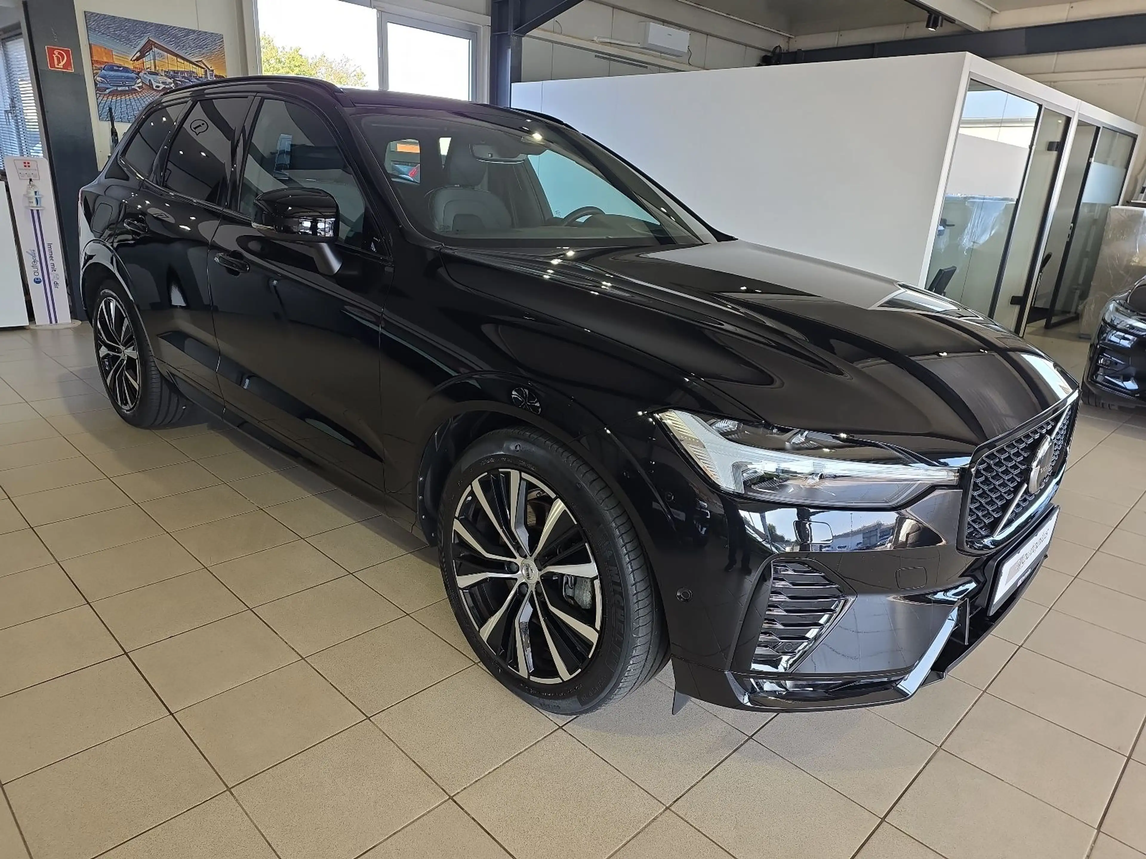 Volvo XC60 B5 Ultra Dark AWD ACC BLIS FourC AHK 360° — photo 5