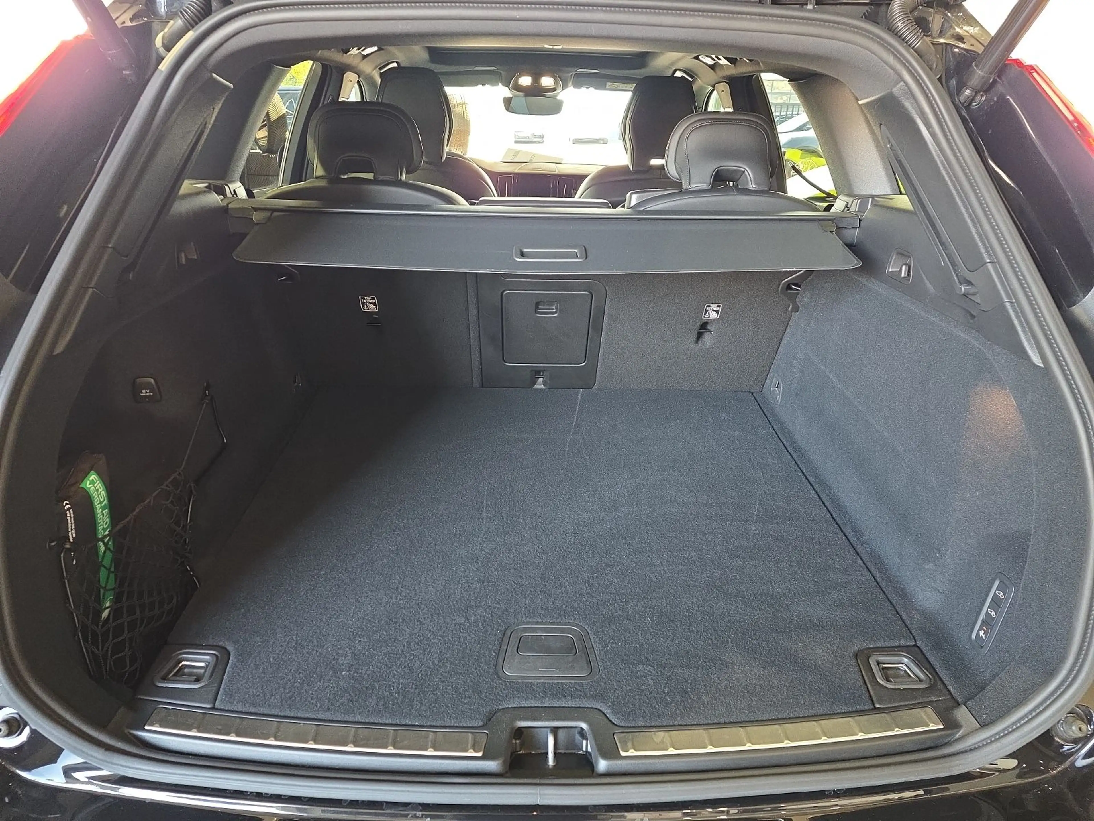 Volvo XC60 B5 Ultra Dark AWD ACC BLIS FourC AHK 360° — photo 14