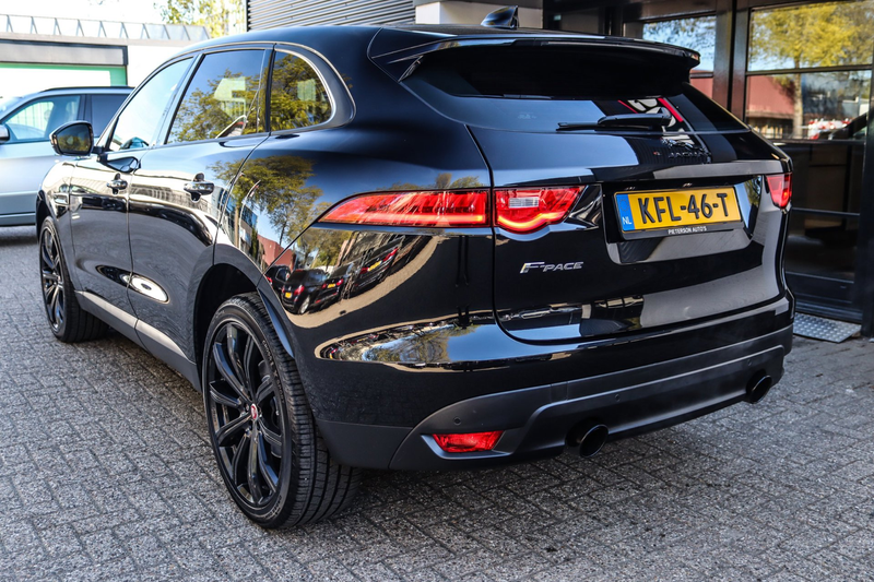 Jaguar F-Pace 3.0 S/C Portfolio AWD MERIDIAN PANO DEALER OH — photo 8