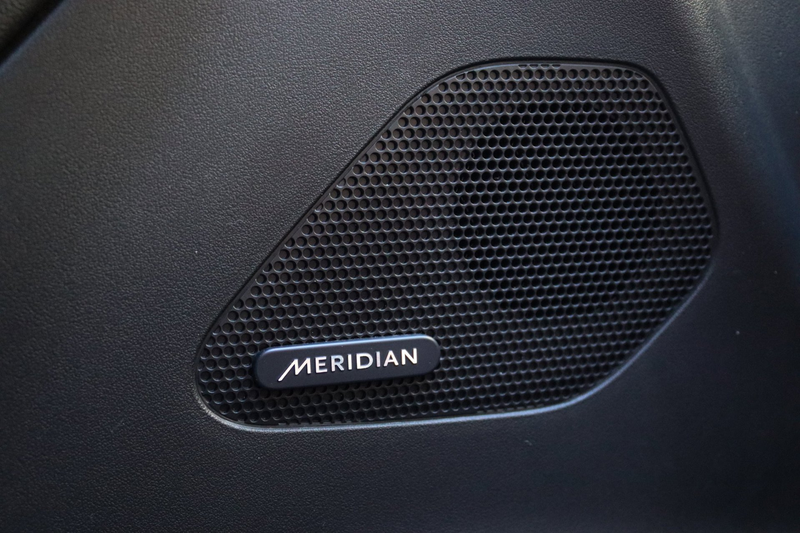 Jaguar F-Pace 3.0 S/C Portfolio AWD MERIDIAN PANO DEALER OH — photo 13