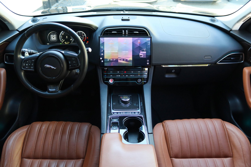 Jaguar F-Pace 3.0 S/C Portfolio AWD MERIDIAN PANO DEALER OH — photo 12