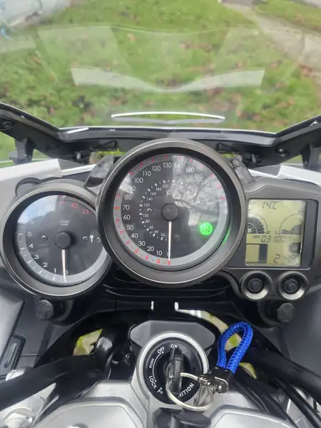 Yamaha FJR 1300 - foto 3