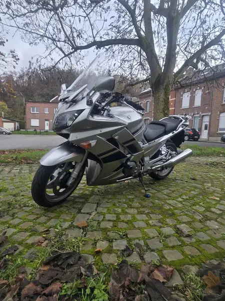 Yamaha FJR 1300 - foto 2