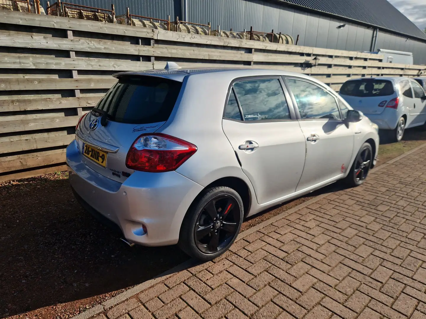 Toyota Auris 1.8 Full Hybrid Dynamic Gris - 2