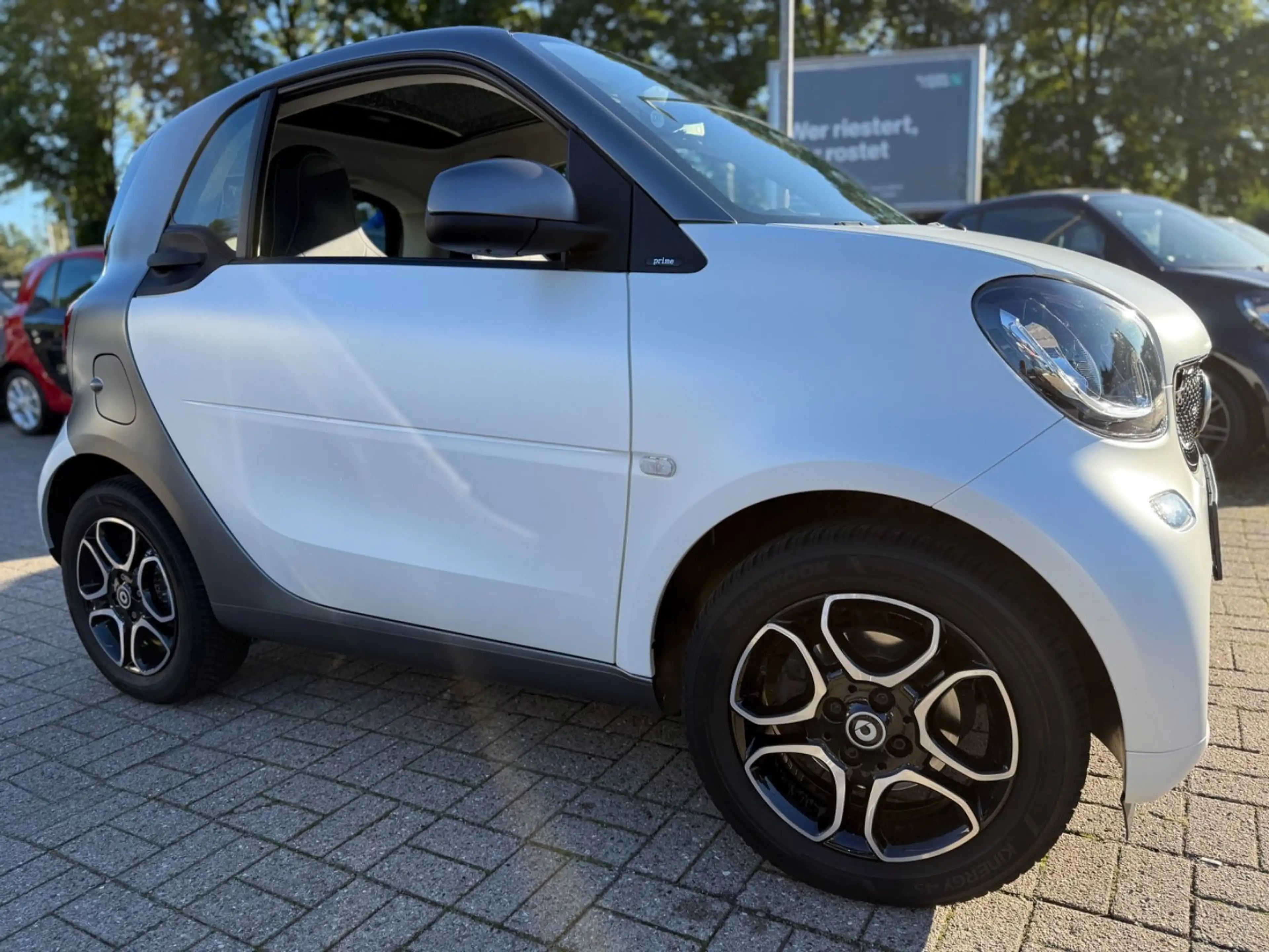 smart forTwo *117PS**PRIME*PANORAMA*NAVI*SITZHEIZUNG — photo 11