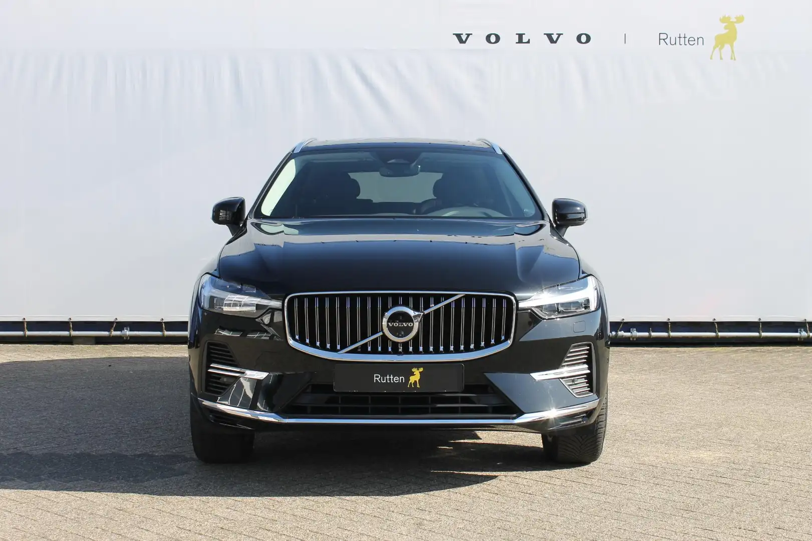 Volvo XC60 T6 350PK Plug-in hybrid AWD Plus Bright Long range Zwart - 2