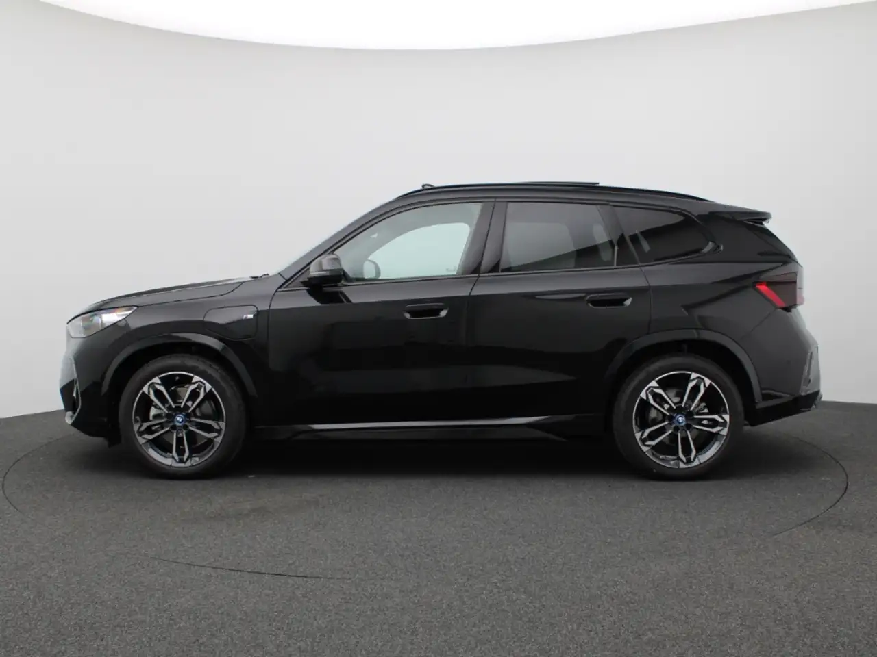 BMW X1 25 e xDrive M Sport AHK Pano Navi LED Dig. Cockpit 3