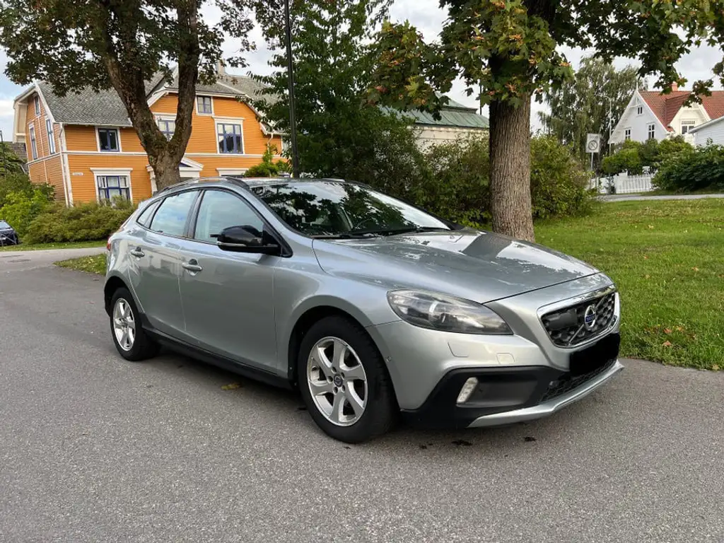 Volvo V40 Cross Country 2013 из Европы — купить под ключ