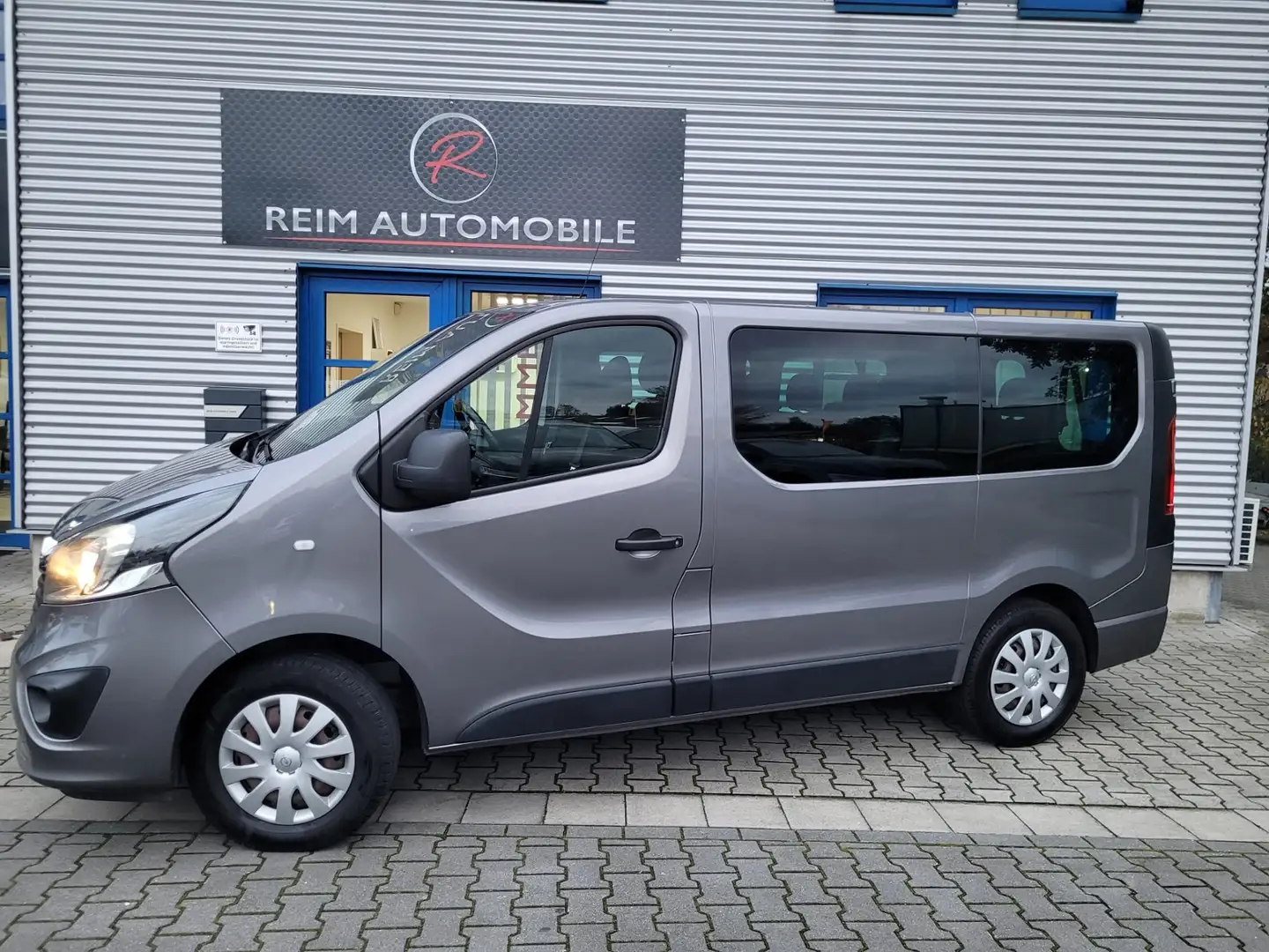 Opel Vivaro B Combi L1H1 2,7t *NAVI*KLIMA*9-SITZER* Grijs - 2