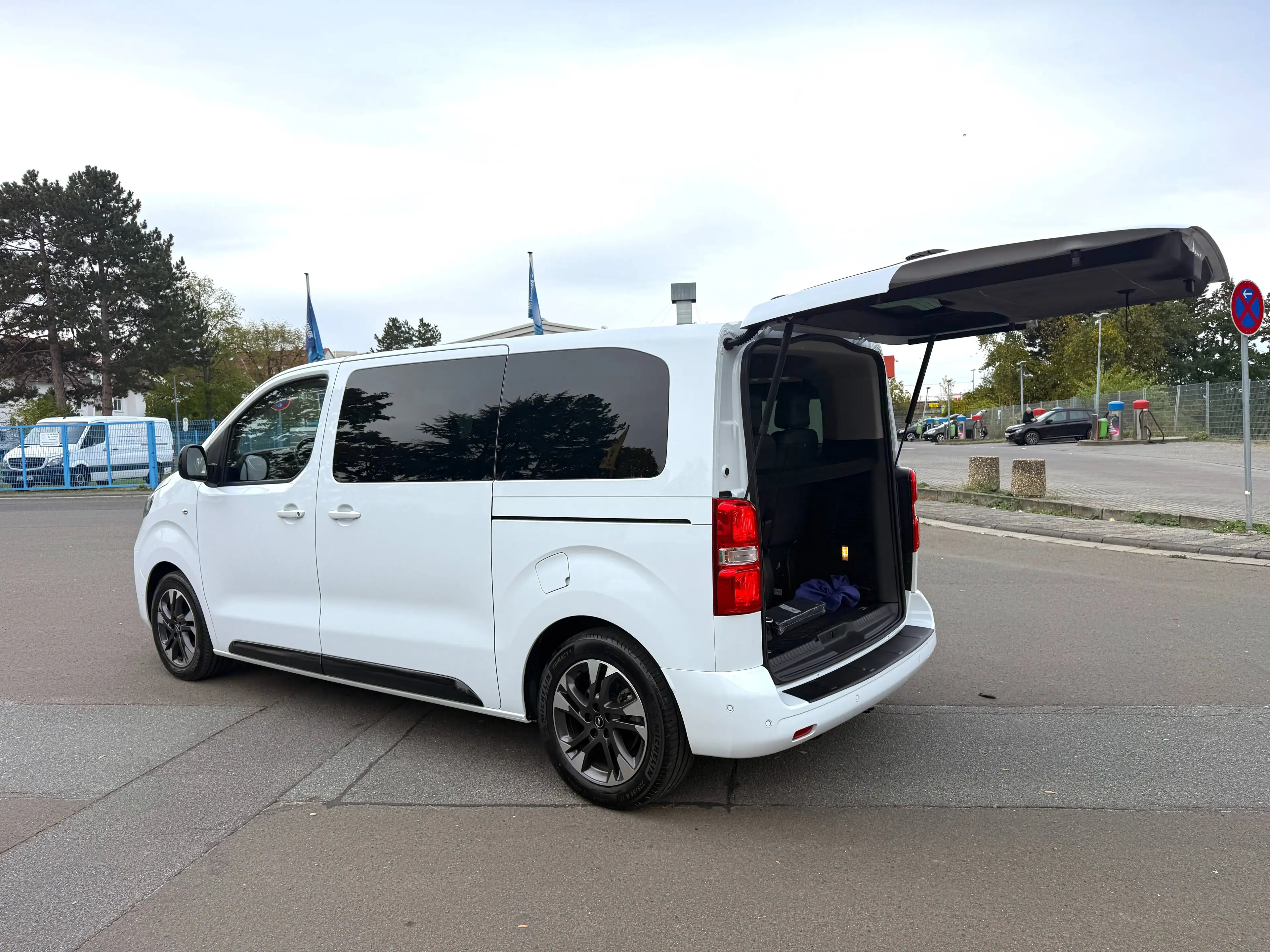 Opel Zafira Life Tourer 2.2 Blue-HDi GS (L2) Automatik (AHK*PANODACH*LEDER*TISCH) — photo 7