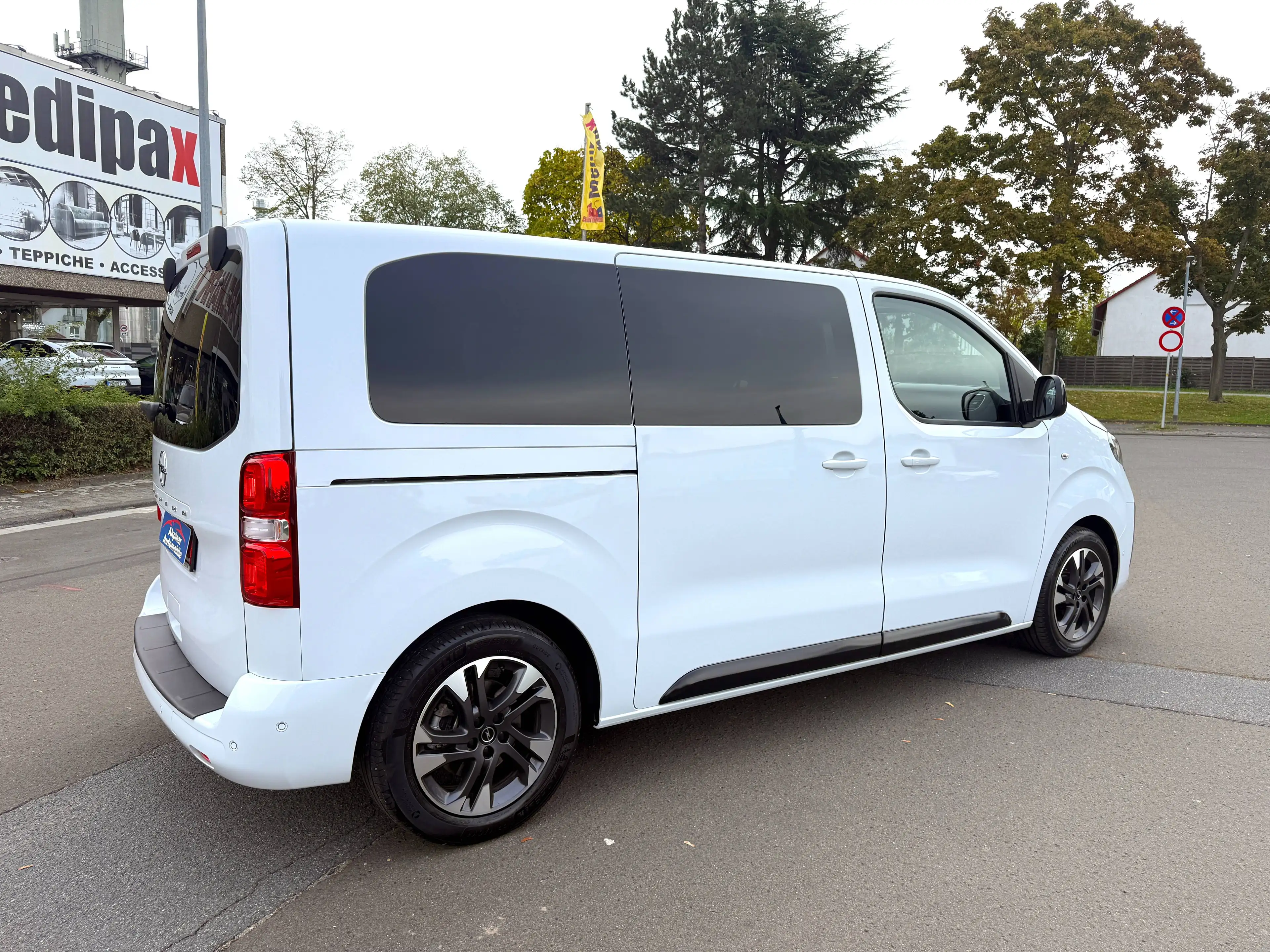 Opel Zafira Life Tourer 2.2 Blue-HDi GS (L2) Automatik (AHK*PANODACH*LEDER*TISCH) — photo 5