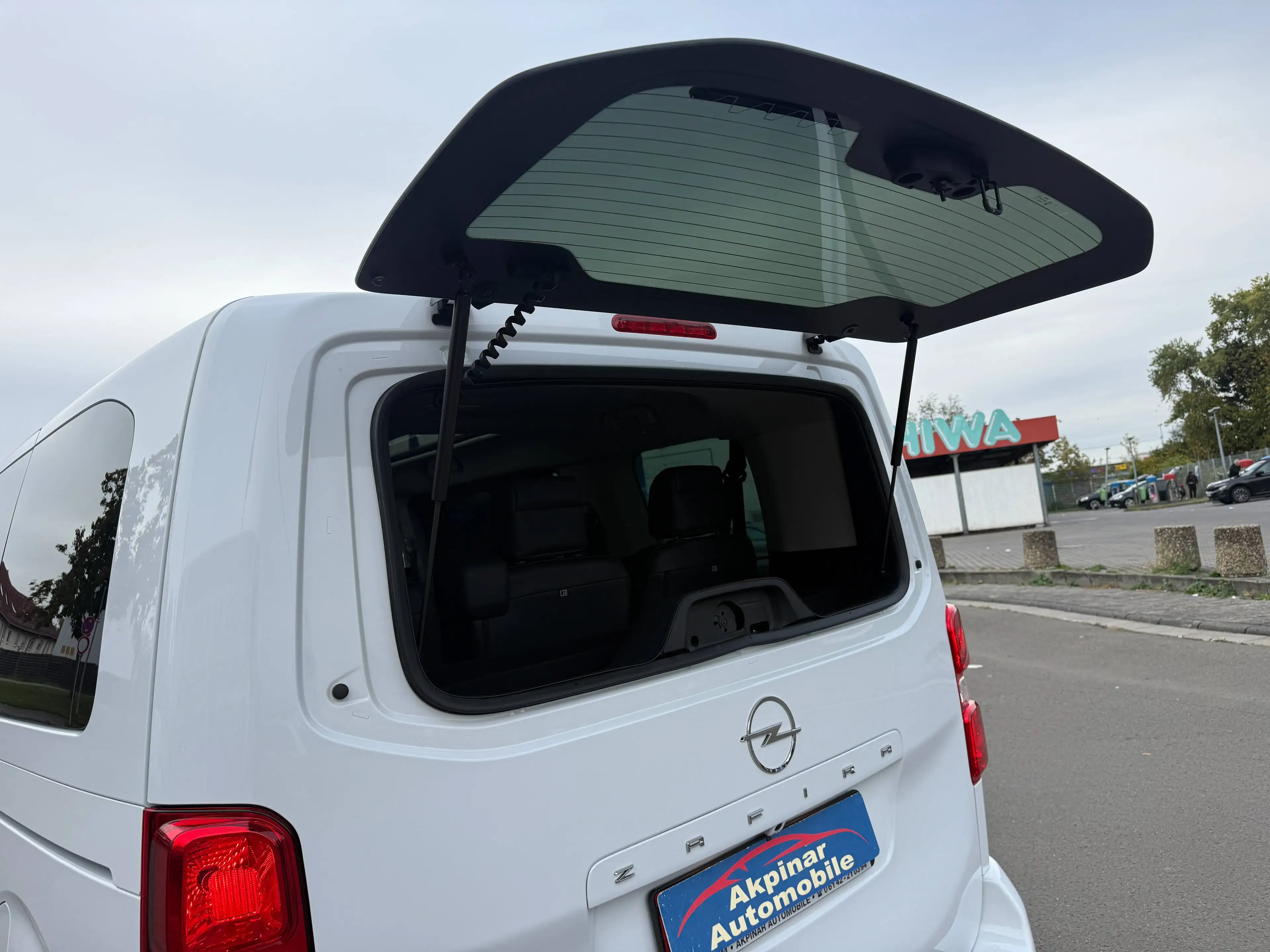 Opel Zafira Life Tourer 2.2 Blue-HDi GS (L2) Automatik (AHK*PANODACH*LEDER*TISCH) — photo 24