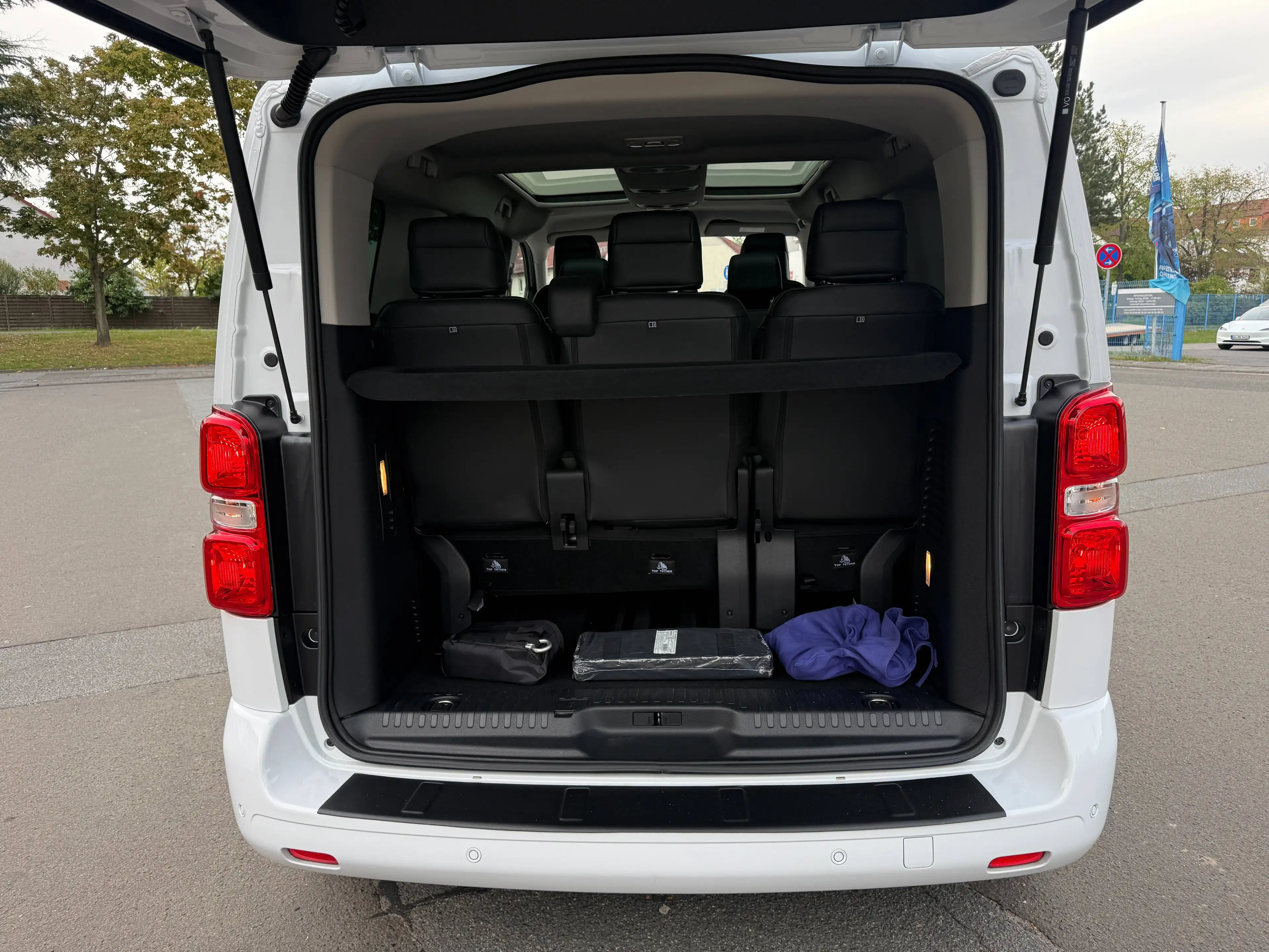 Opel Zafira Life Tourer 2.2 Blue-HDi GS (L2) Automatik (AHK*PANODACH*LEDER*TISCH) — photo 25