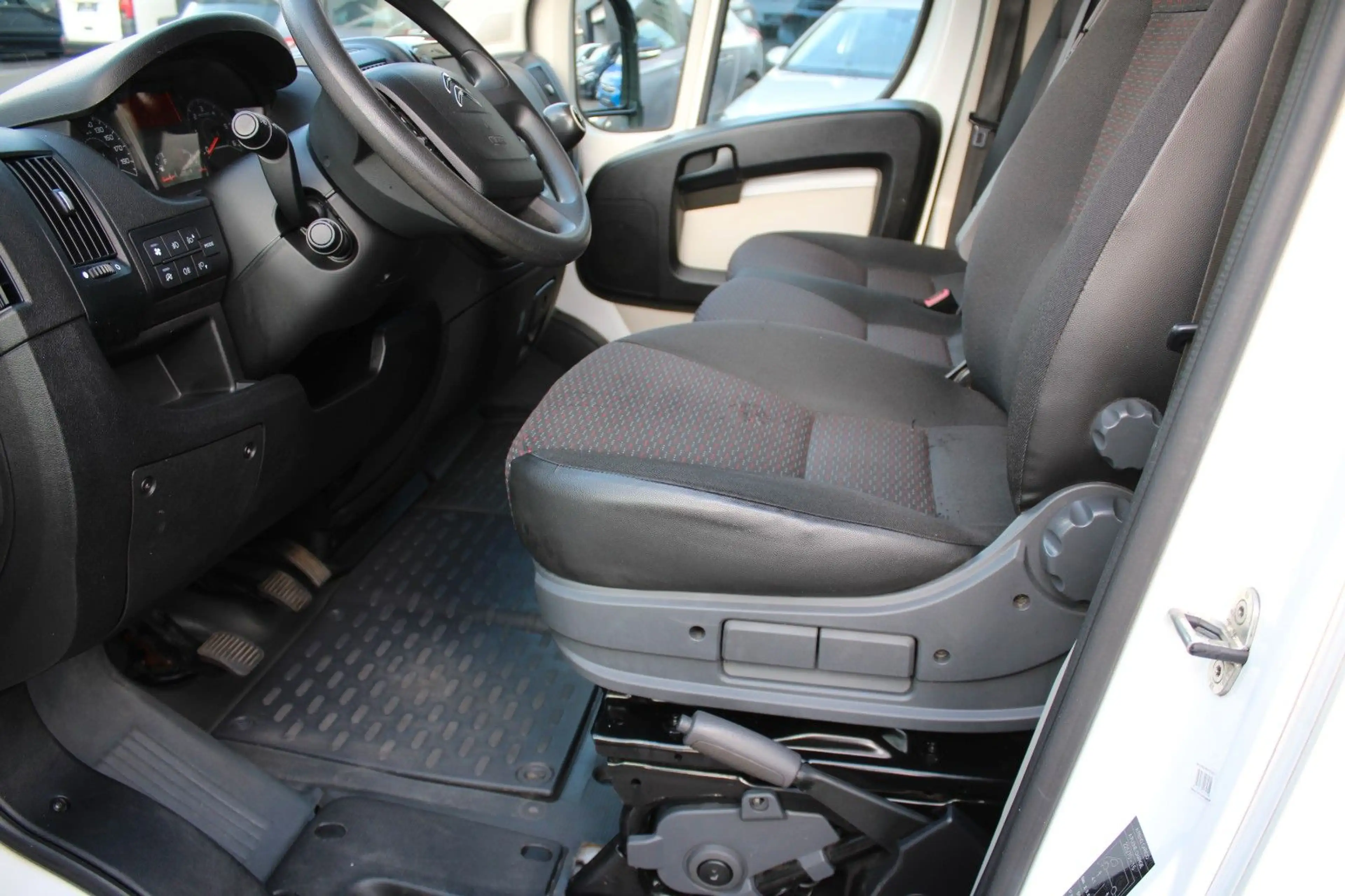 Citroen Jumper Kombi 33 L2H2 Live Blue-HDi 140/8 SITZER/ — photo 11