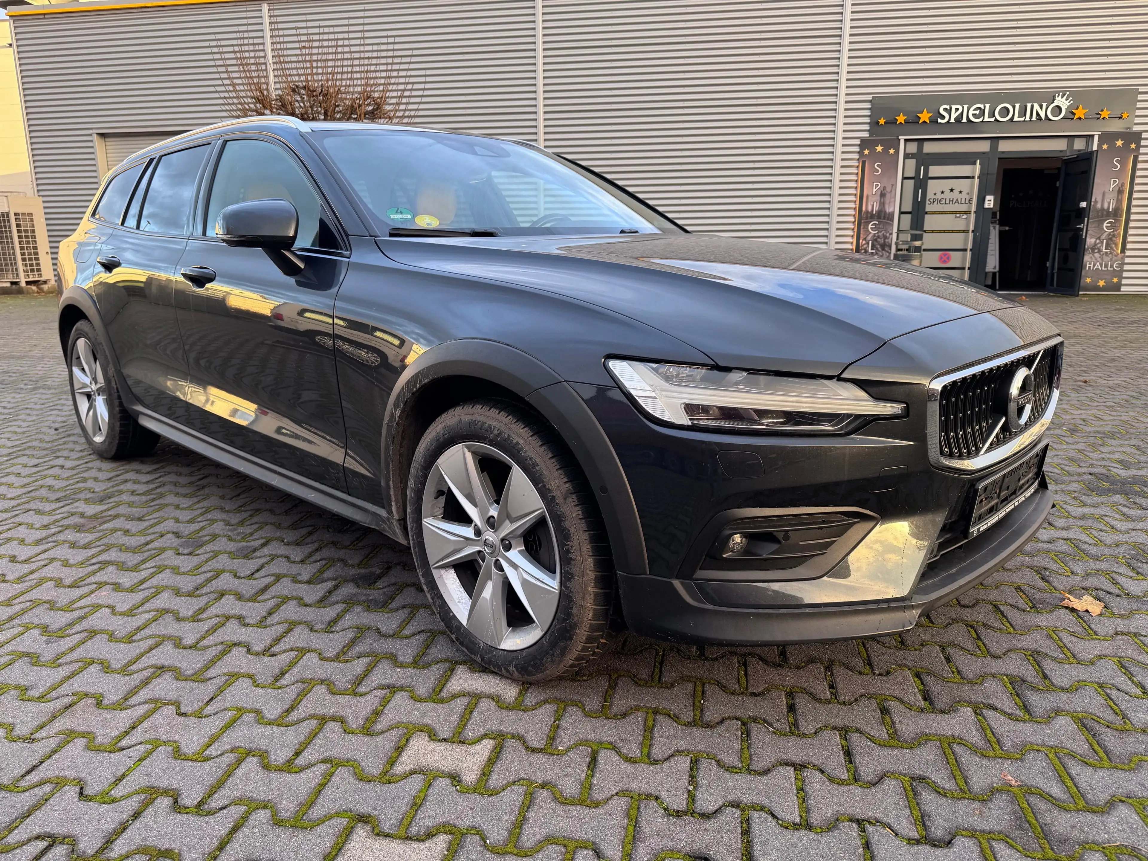 Volvo V60 Cross Country D4 Pro AWD - RADAR+LED+LEDER+NAVI+h/k+AHK — photo 4