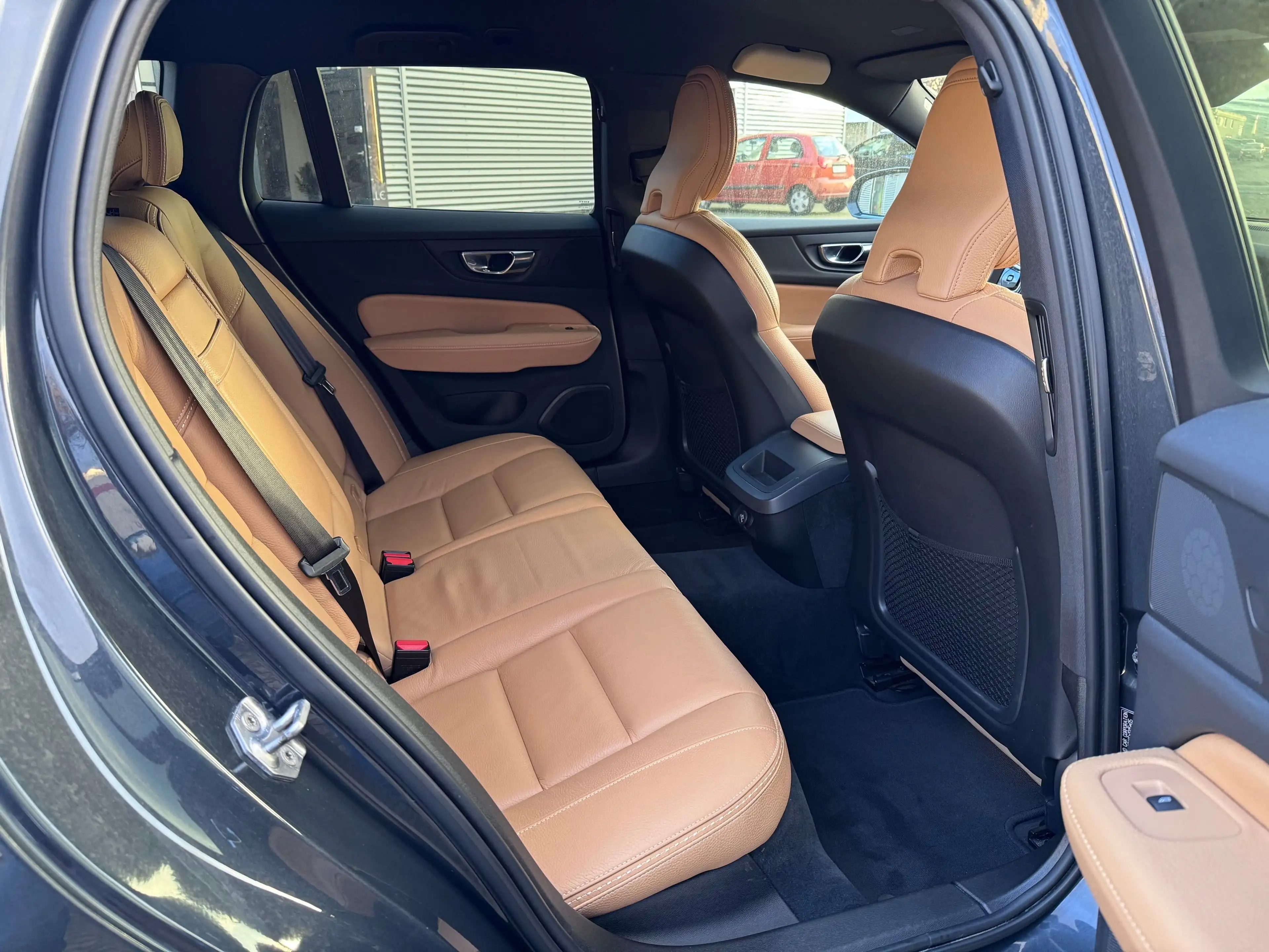 Volvo V60 Cross Country D4 Pro AWD - RADAR+LED+LEDER+NAVI+h/k+AHK — photo 7