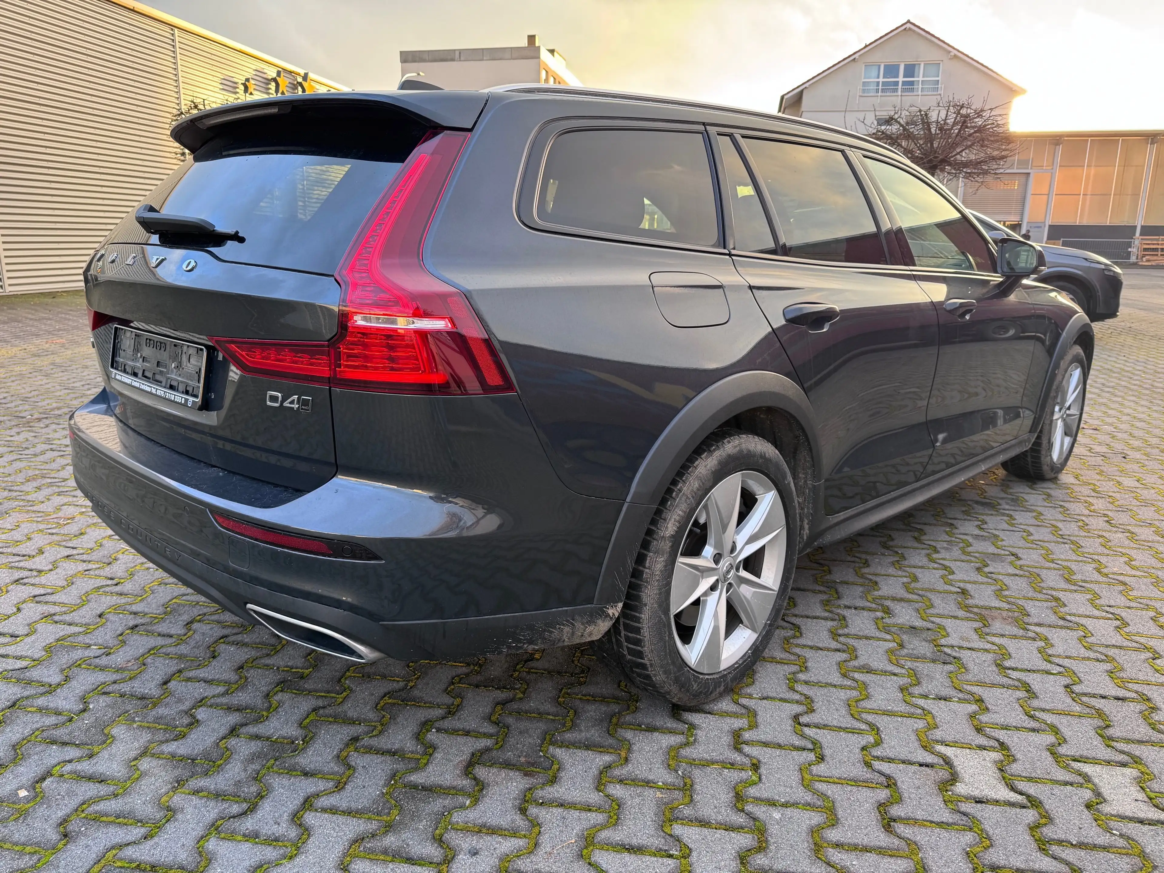 Volvo V60 Cross Country D4 Pro AWD - RADAR+LED+LEDER+NAVI+h/k+AHK — photo 3