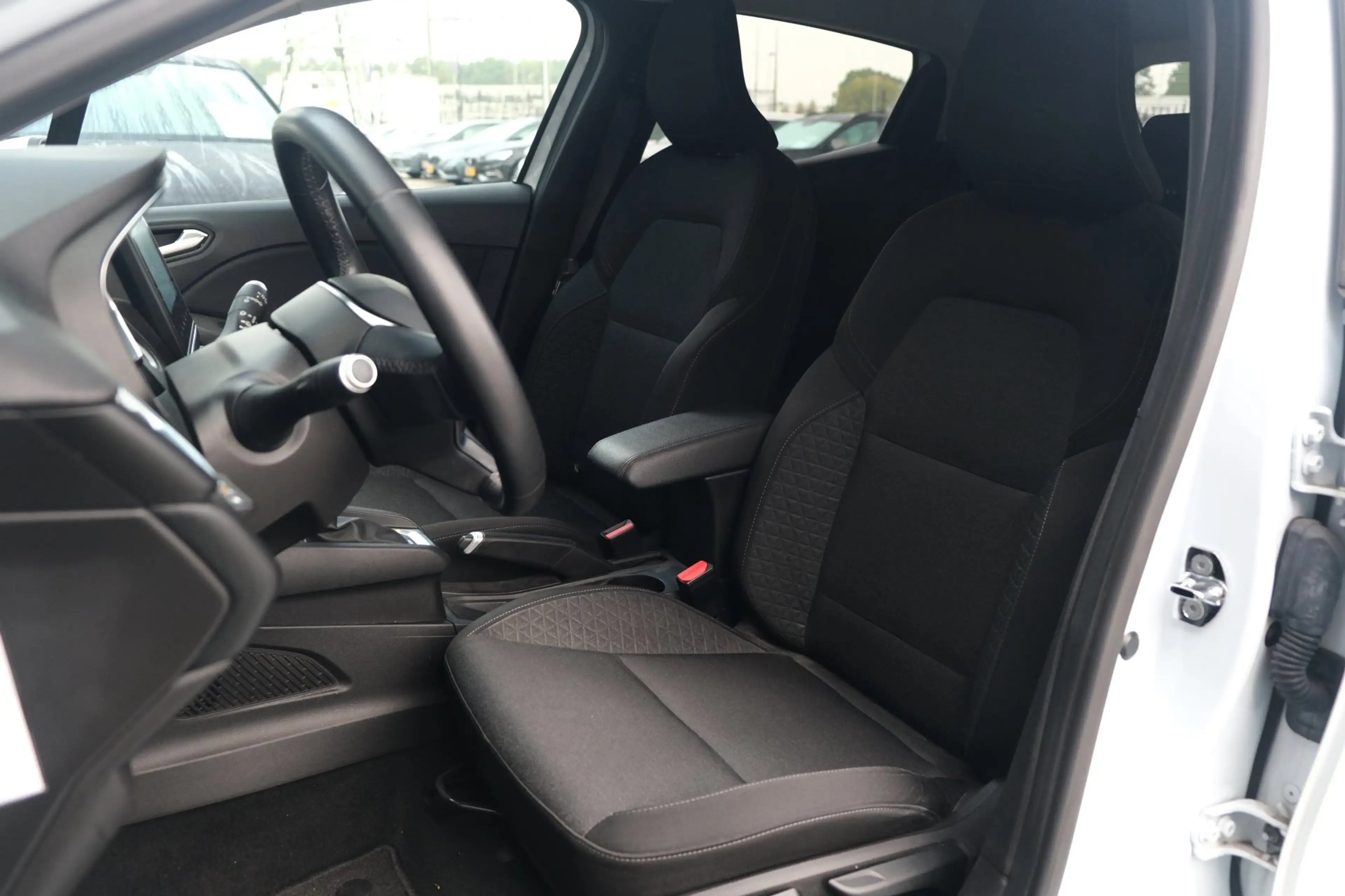 Renault Clio 1.6 E-Tech Hybrid 140 Zen Navi Cruise PDC — photo 4
