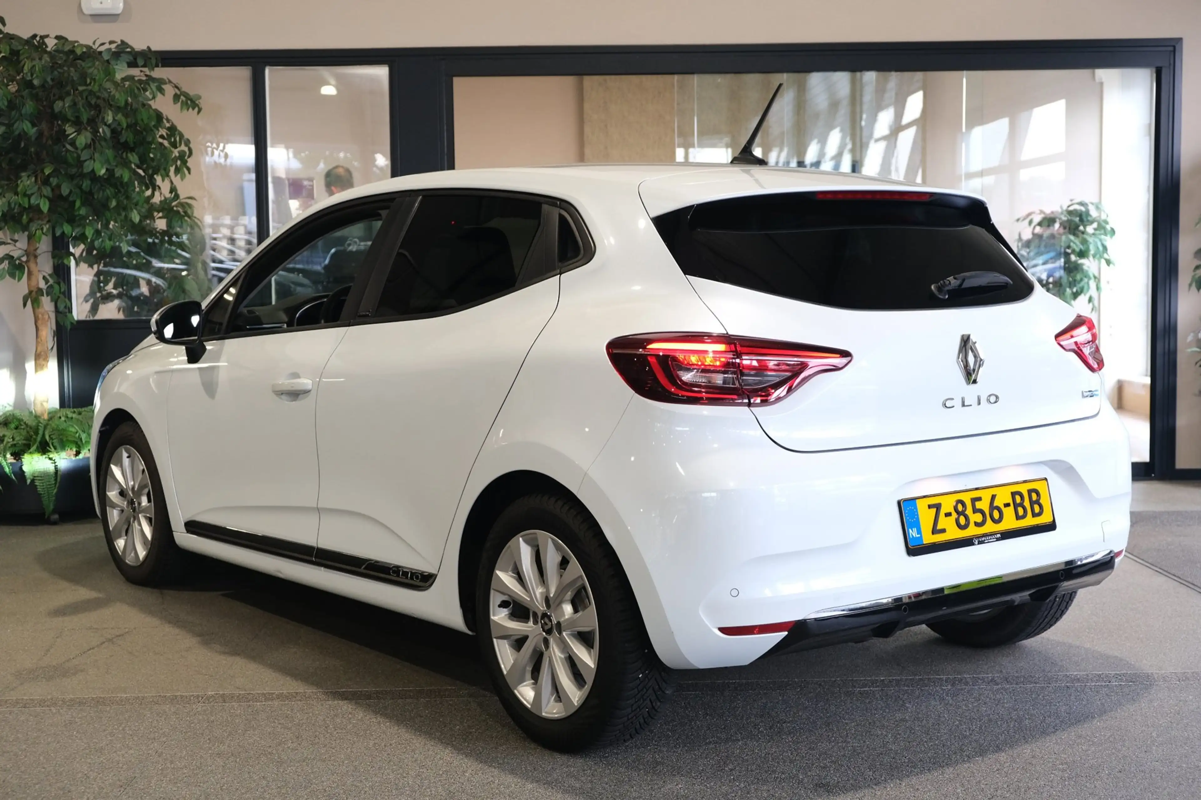 Renault Clio 1.6 E-Tech Hybrid 140 Zen Navi Cruise PDC — photo 2