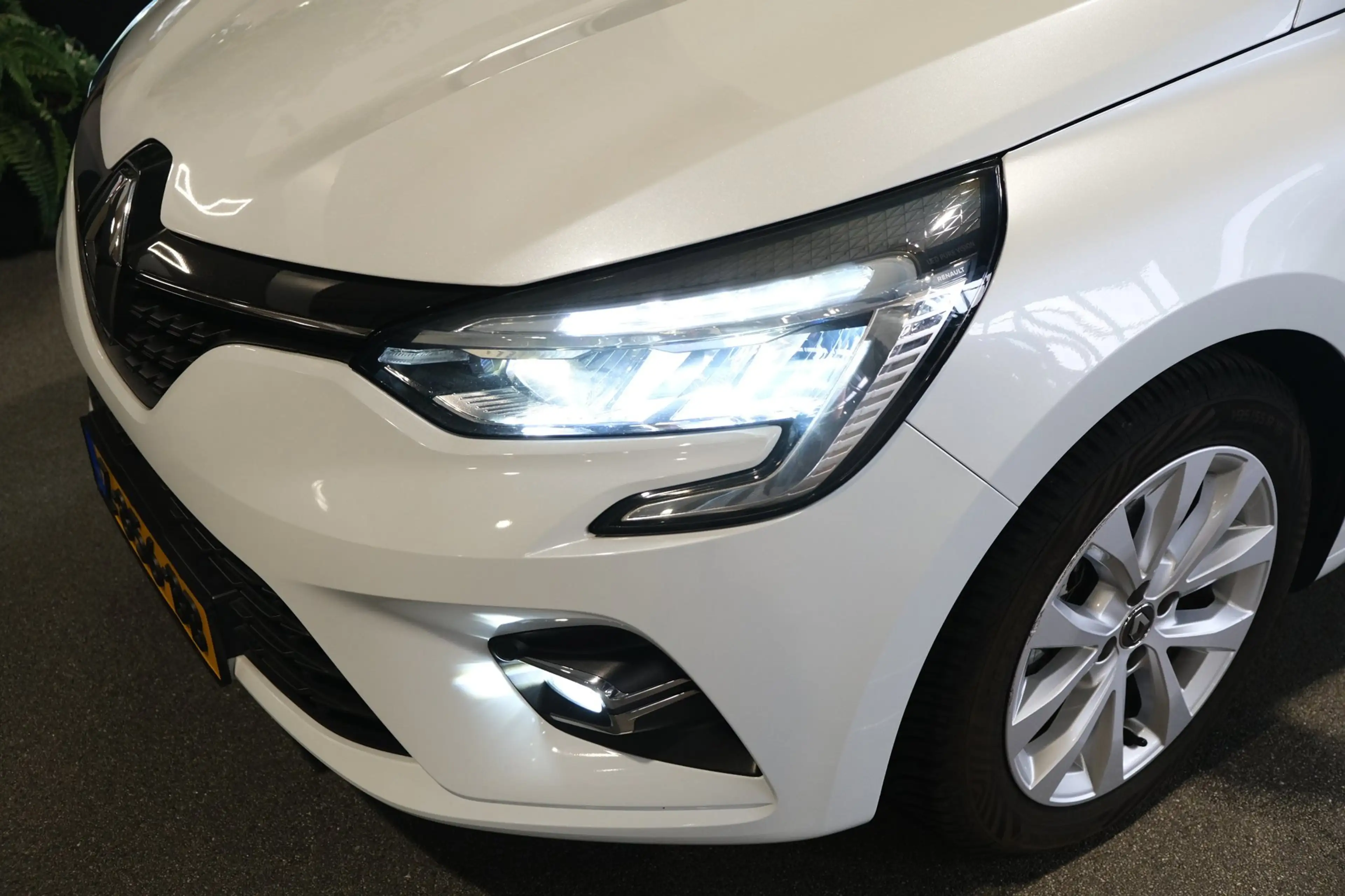 Renault Clio 1.6 E-Tech Hybrid 140 Zen Navi Cruise PDC — photo 10