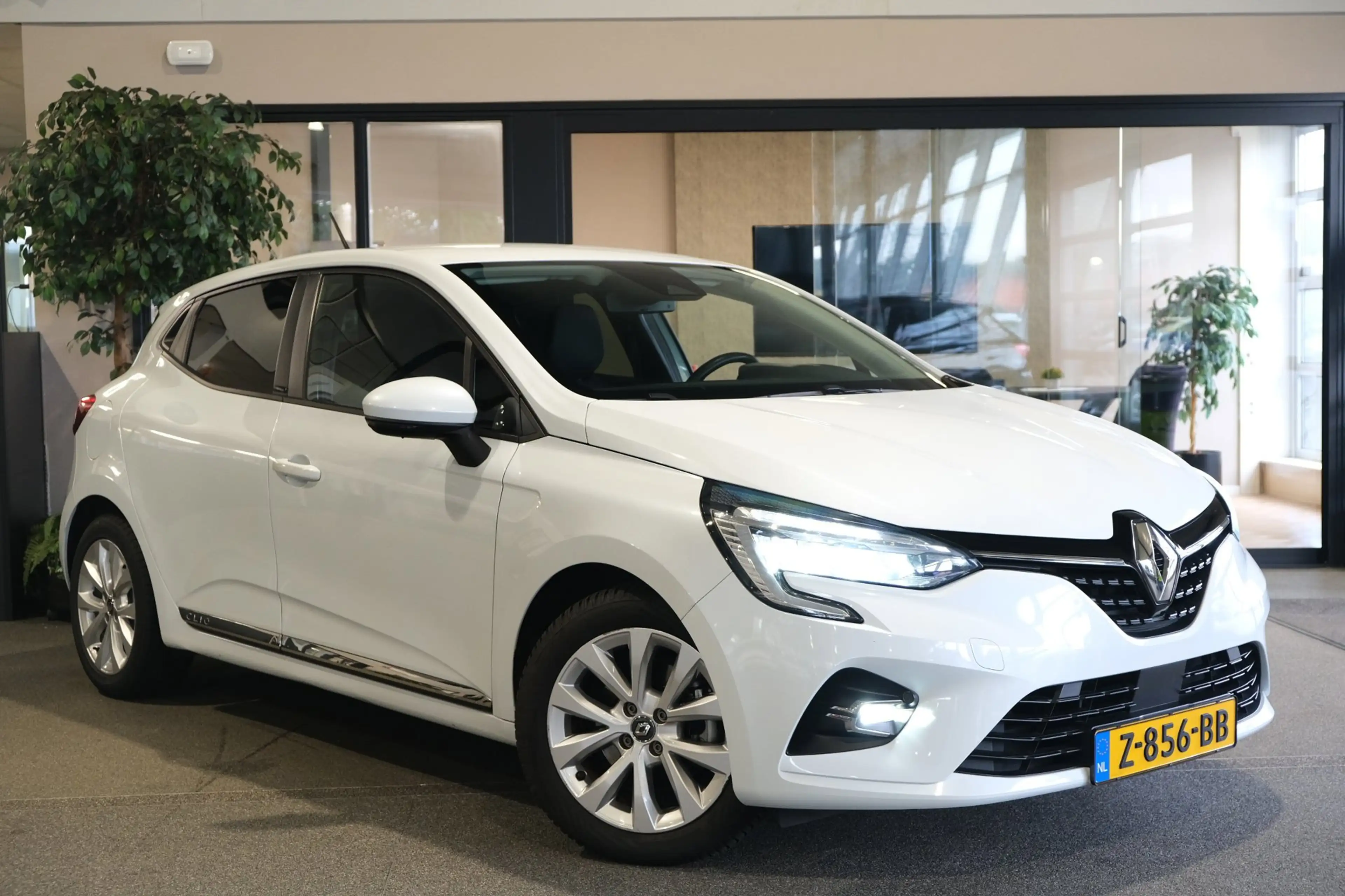 Renault Clio 1.6 E-Tech Hybrid 140 Zen Navi Cruise PDC — photo 5