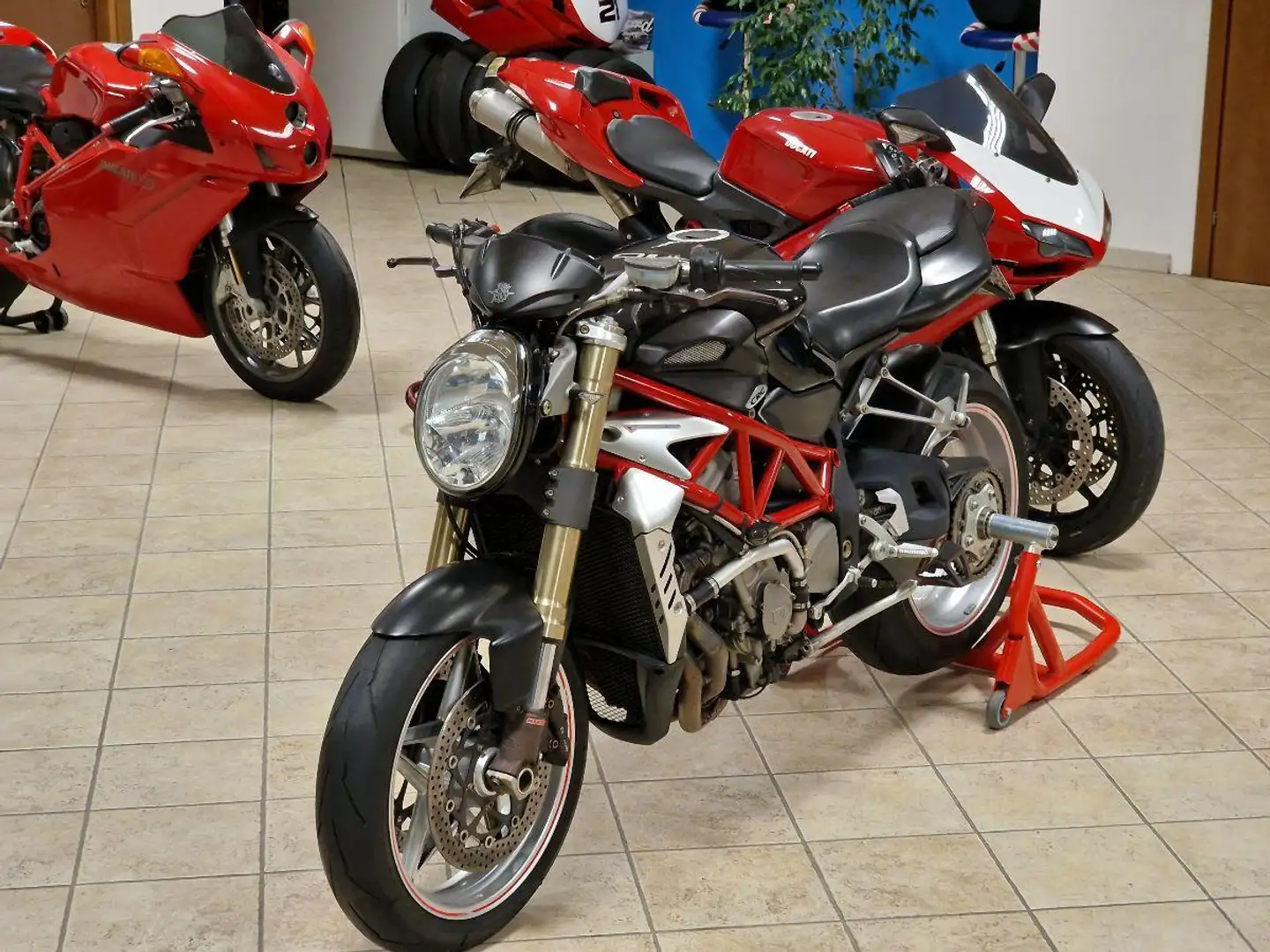 MV Agusta Brutale 910 S (2005 - 11) White - 2