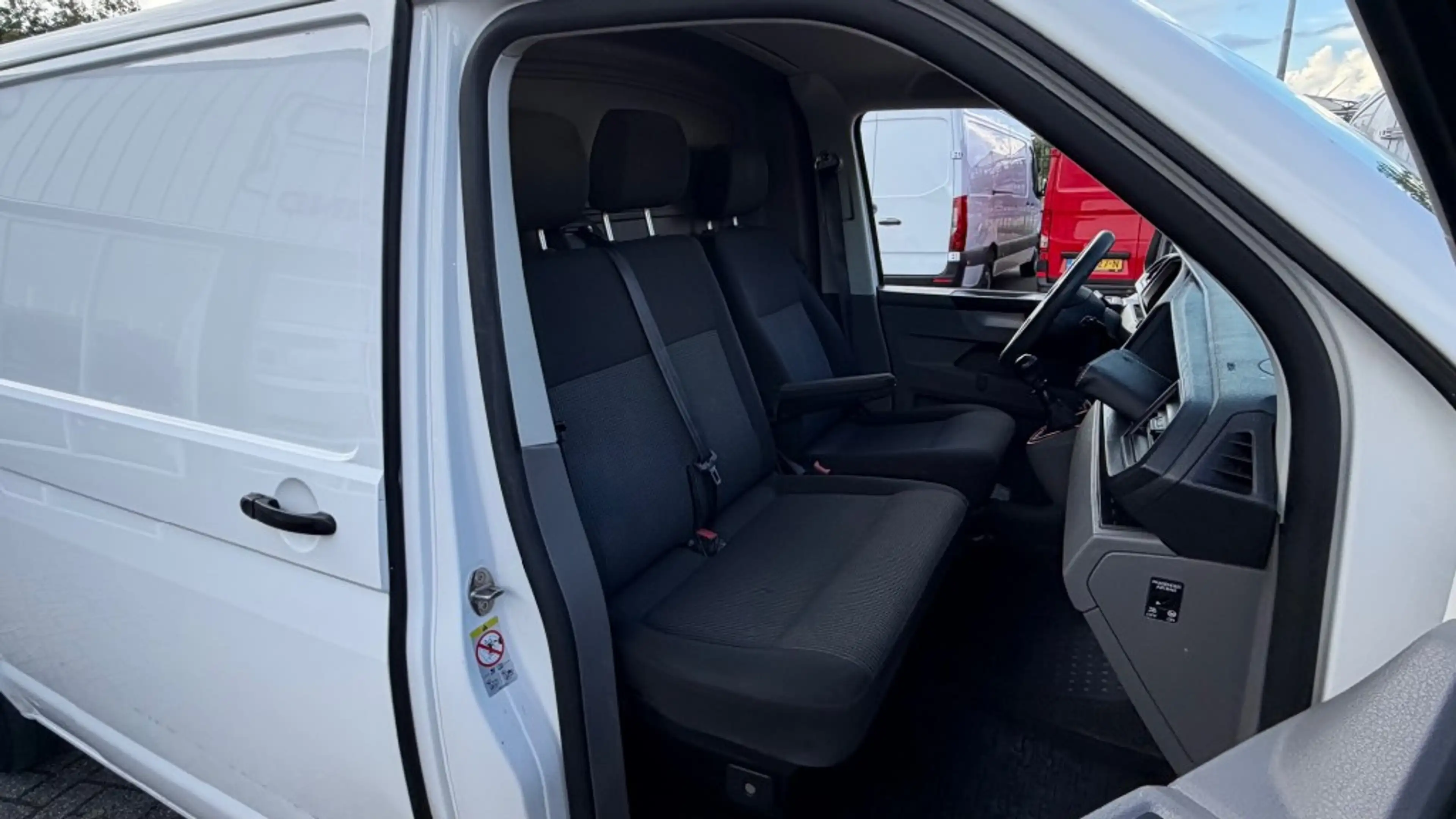 Volkswagen Transporter 2.0 TDI 81KW 110PK L2H1 EURO 6 AIRCO/ CRUISE CONTR — photo 6
