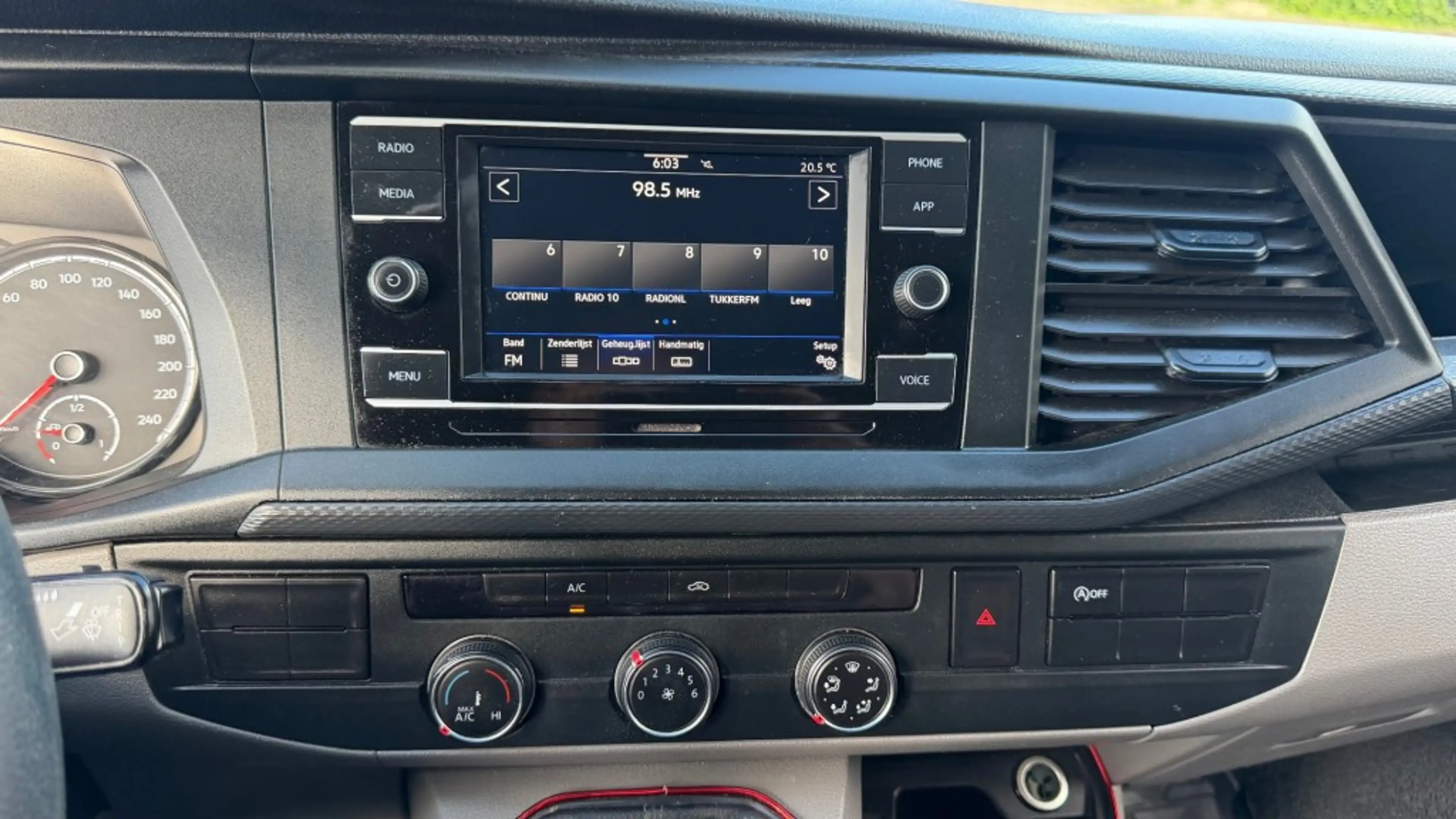 Volkswagen Transporter 2.0 TDI 81KW 110PK L2H1 EURO 6 AIRCO/ CRUISE CONTR — photo 21