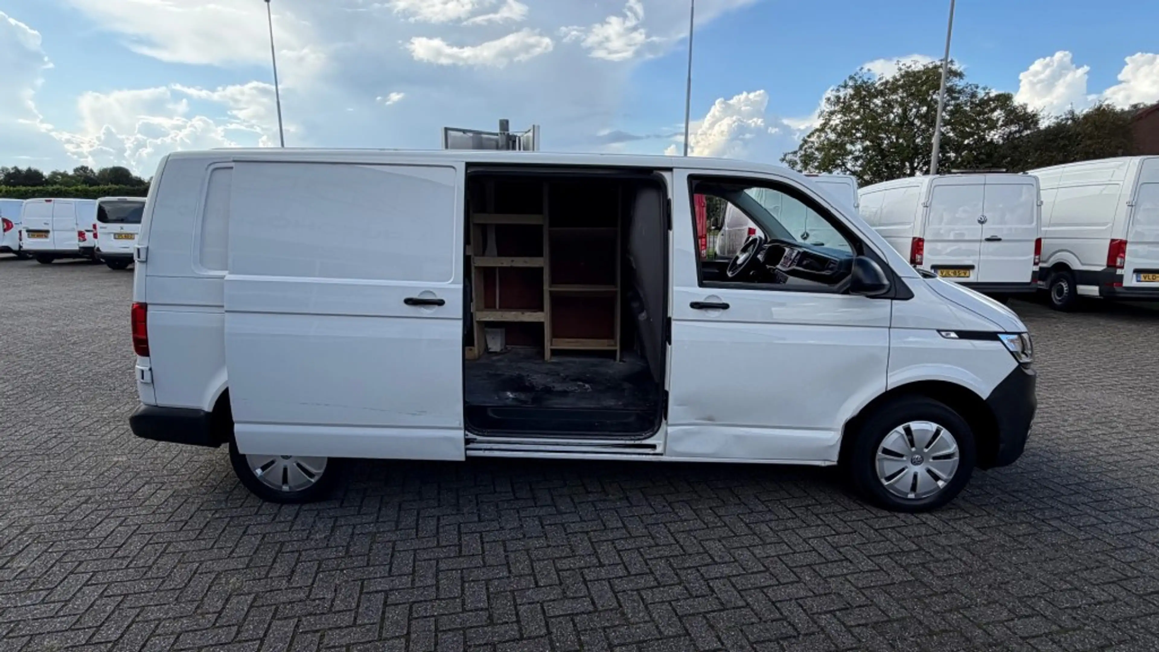 Volkswagen Transporter 2.0 TDI 81KW 110PK L2H1 EURO 6 AIRCO/ CRUISE CONTR — photo 5