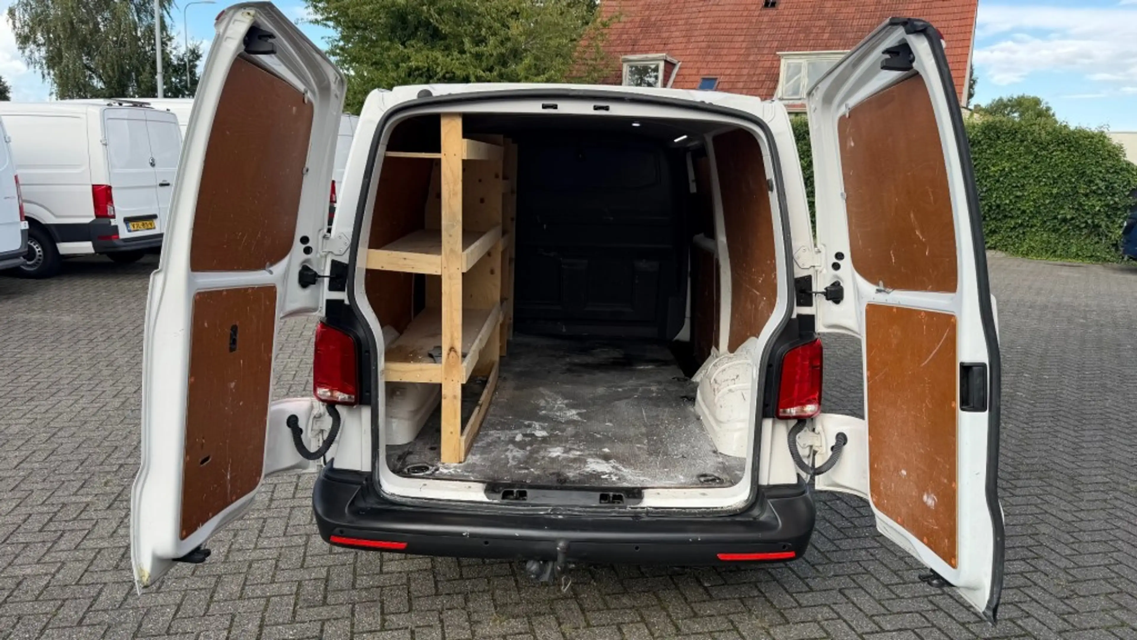 Volkswagen Transporter 2.0 TDI 81KW 110PK L2H1 EURO 6 AIRCO/ CRUISE CONTR — photo 11