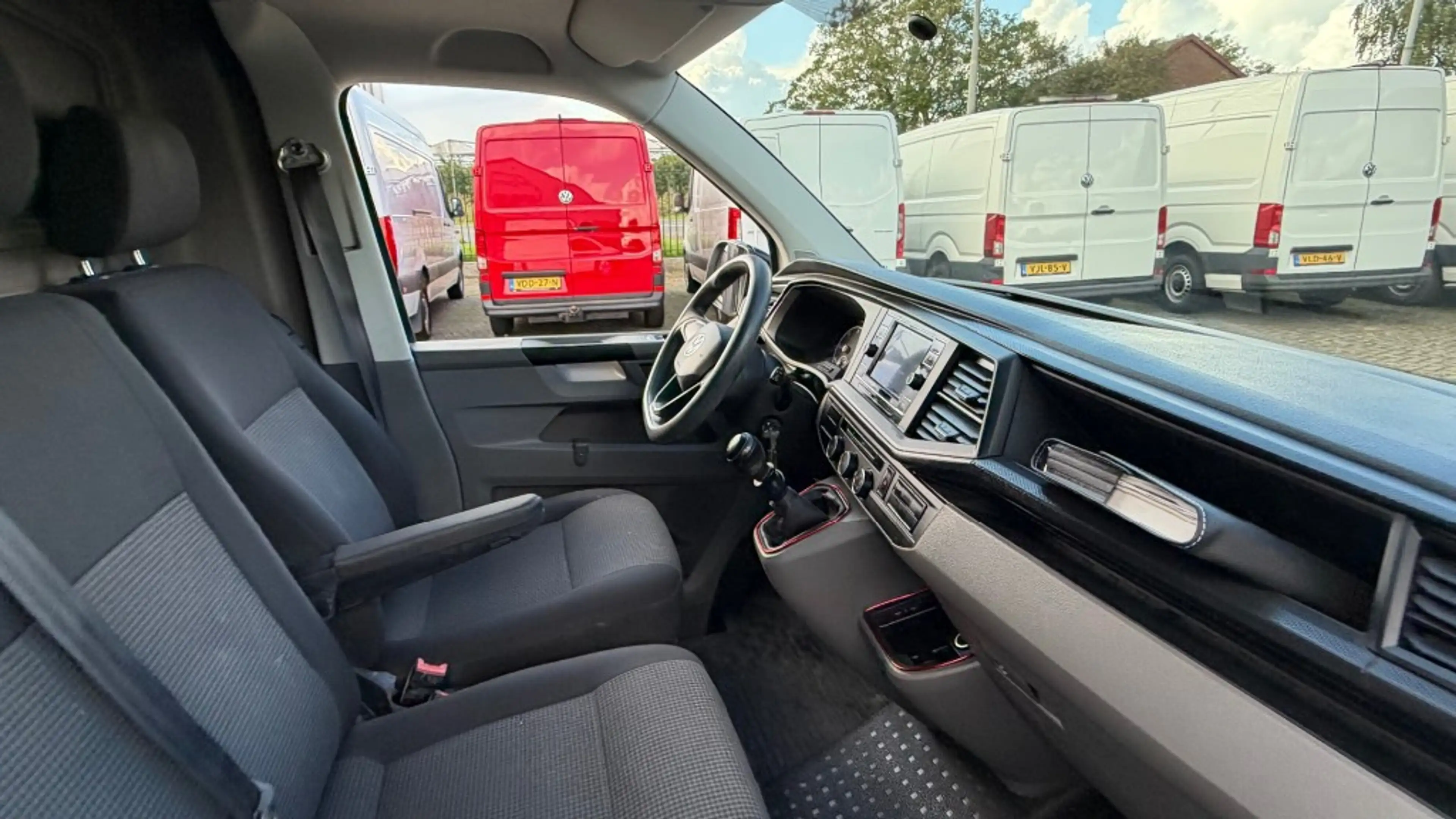 Volkswagen Transporter 2.0 TDI 81KW 110PK L2H1 EURO 6 AIRCO/ CRUISE CONTR — photo 7