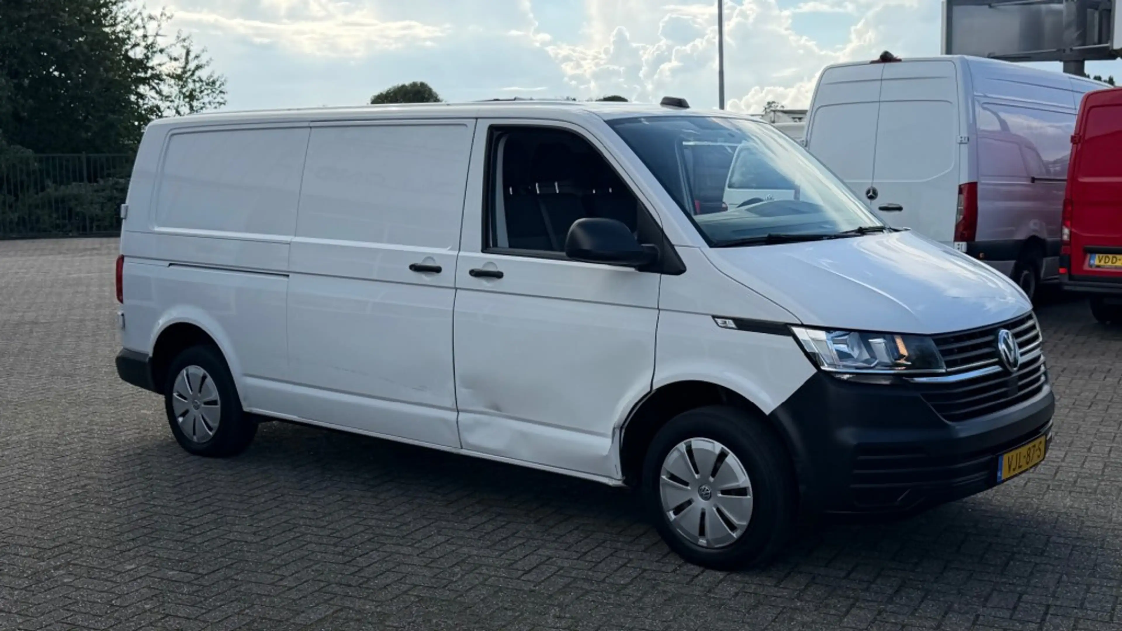 Volkswagen Transporter 2.0 TDI 81KW 110PK L2H1 EURO 6 AIRCO/ CRUISE CONTR — photo 3