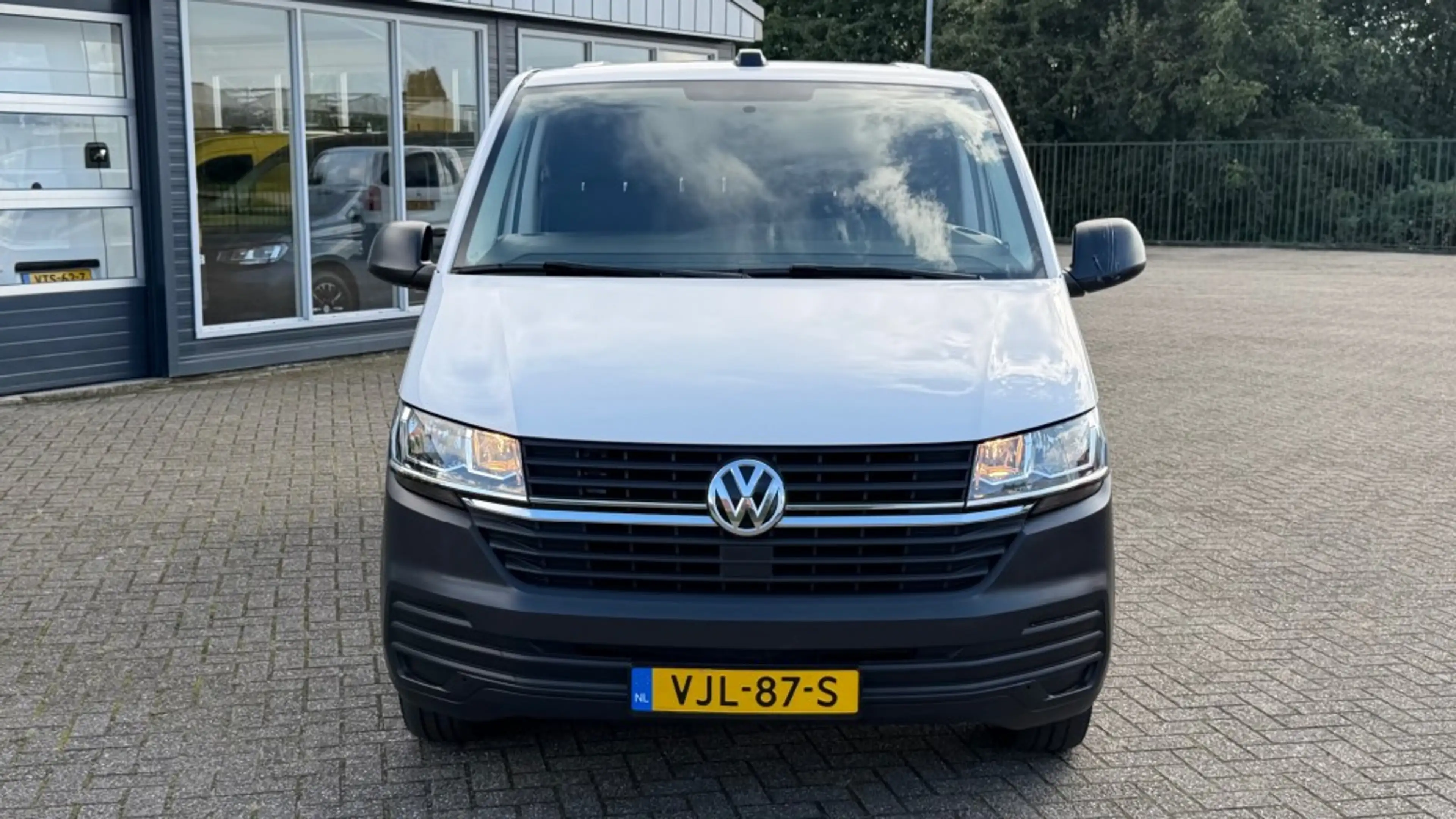 Volkswagen Transporter 2.0 TDI 81KW 110PK L2H1 EURO 6 AIRCO/ CRUISE CONTR — photo 2